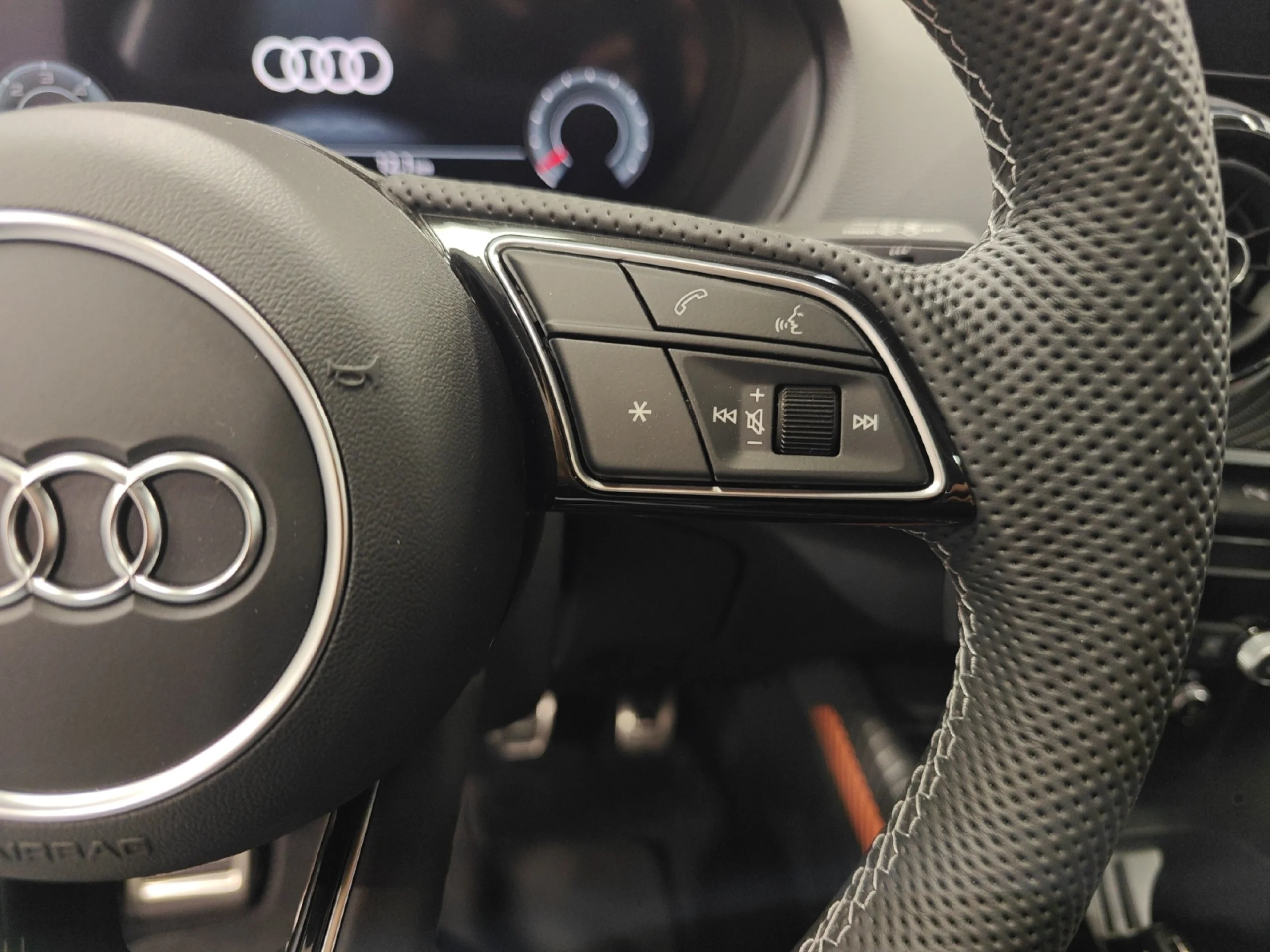 AUDI Q2 ADRENALIN BLACK EDIT 30 TDI 85KW (116CV) - Foto 10