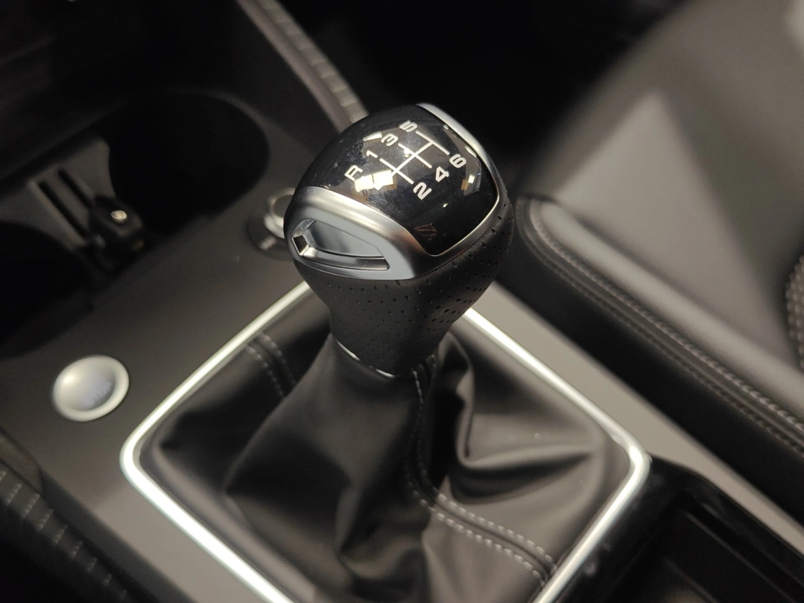 AUDI Q2 ADRENALIN BLACK EDIT 30 TDI 85KW (116CV) - Foto 17