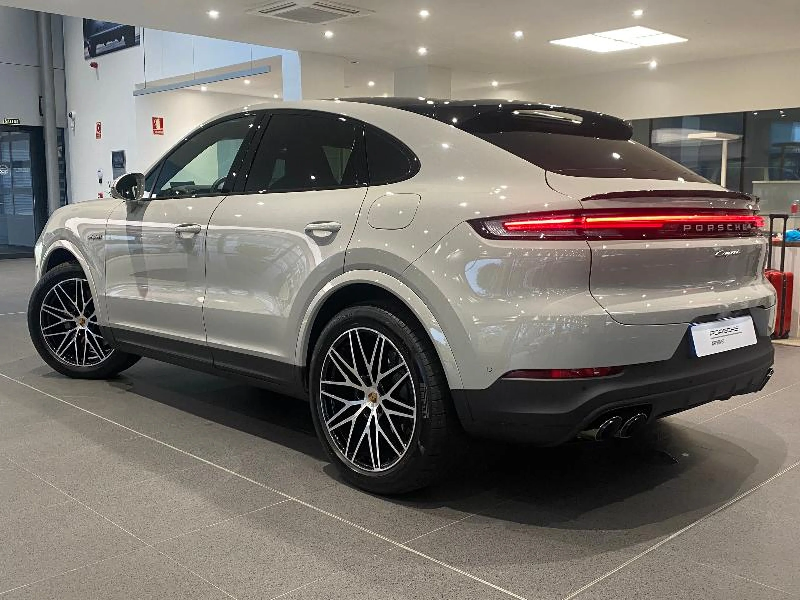 PORSCHE CAYENNE COUPE E HYBRID - Foto 3