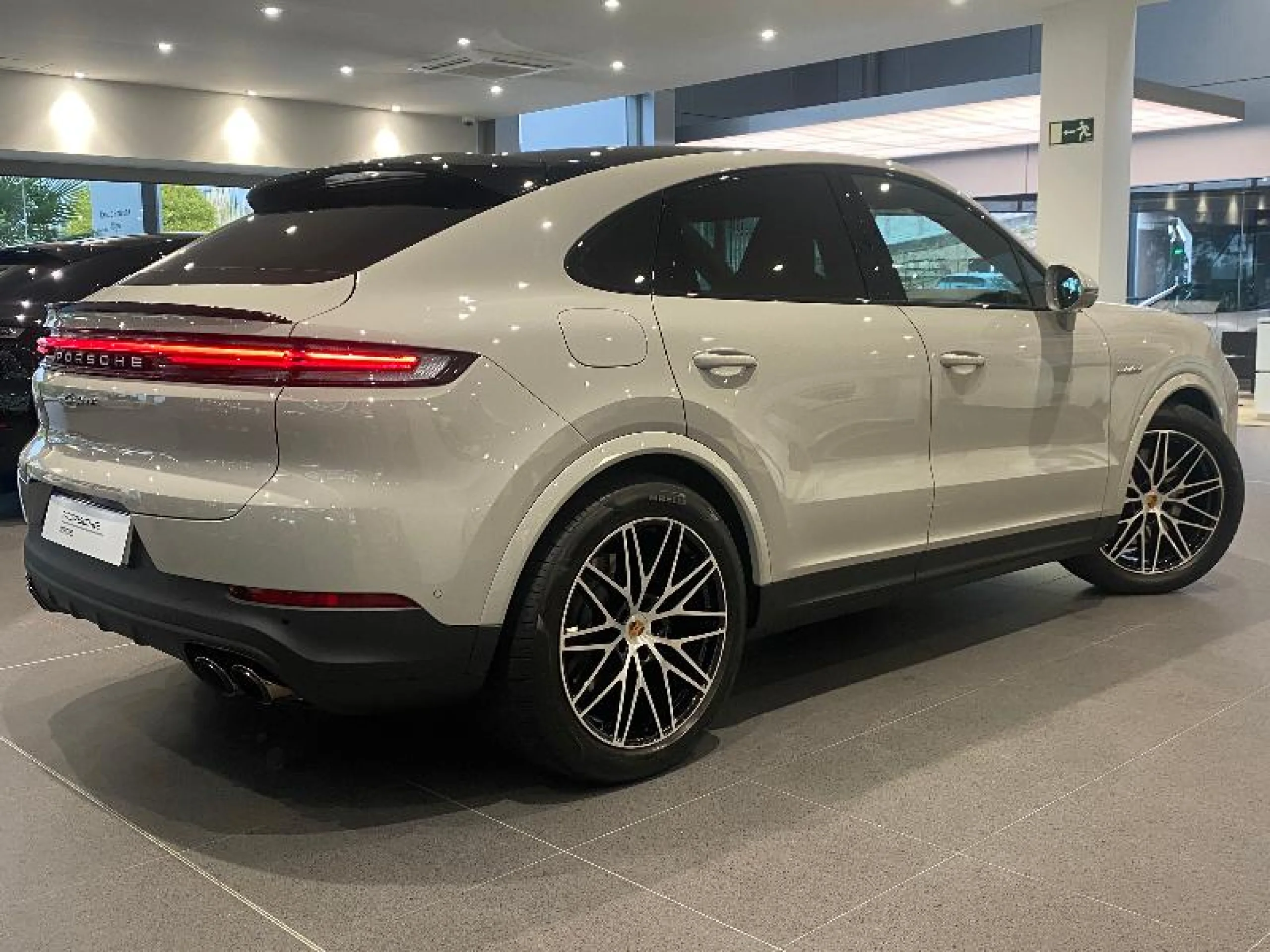 PORSCHE CAYENNE COUPE E HYBRID - Foto 5