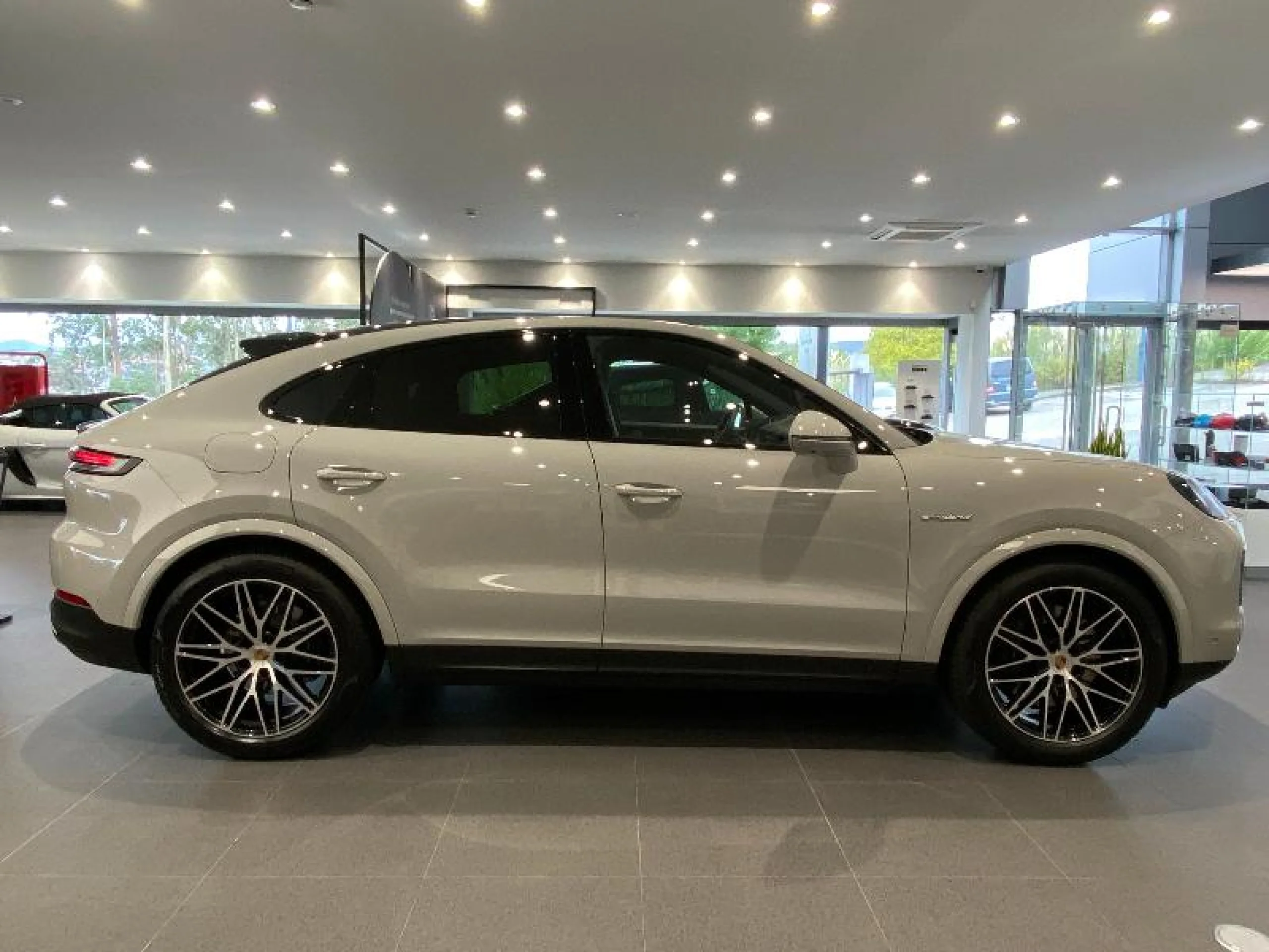 PORSCHE CAYENNE COUPE E HYBRID - Foto 6