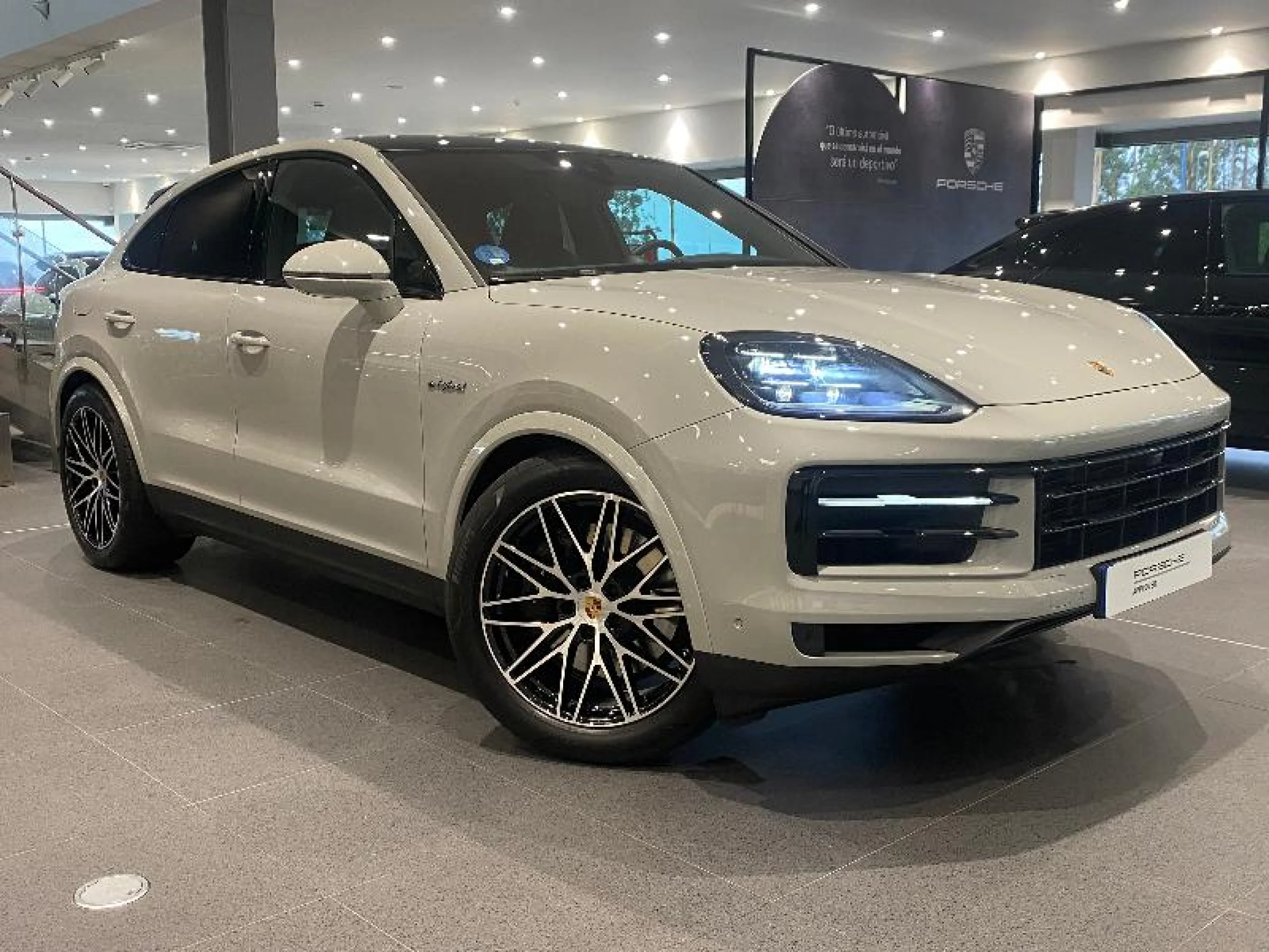 PORSCHE CAYENNE COUPE E HYBRID - Foto 7