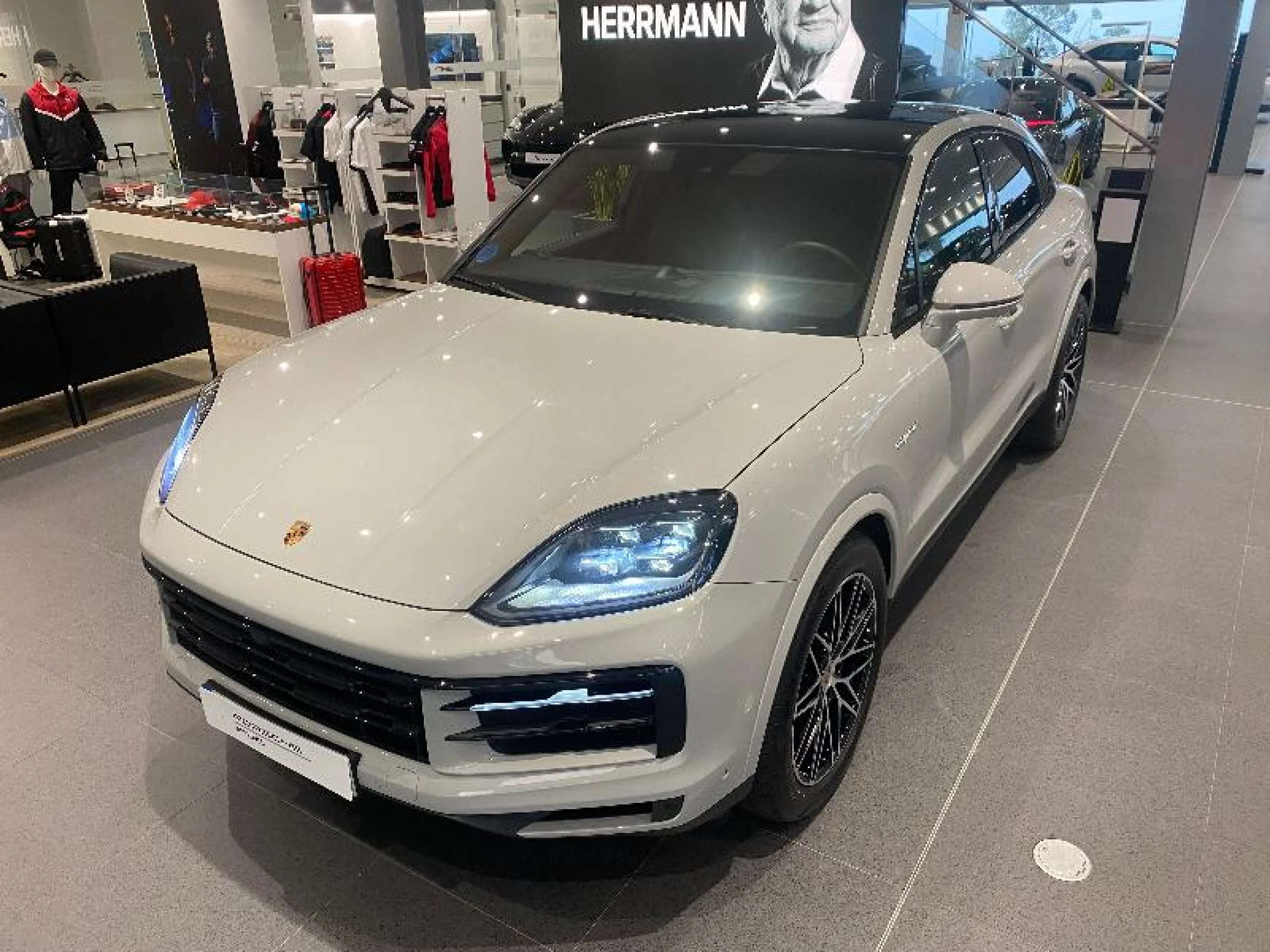 PORSCHE CAYENNE COUPE E HYBRID - Foto 9