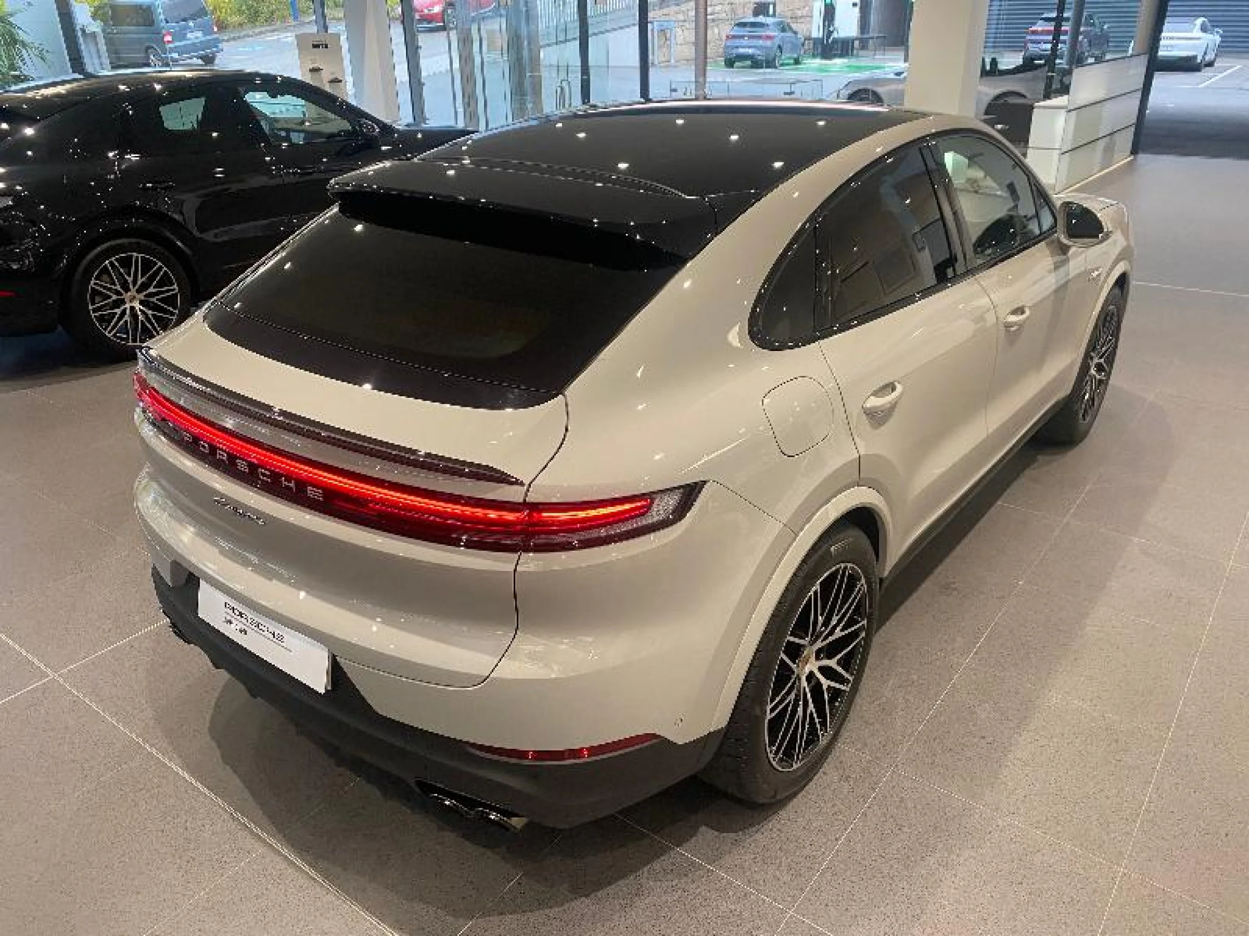 PORSCHE CAYENNE COUPE E HYBRID - Foto 10