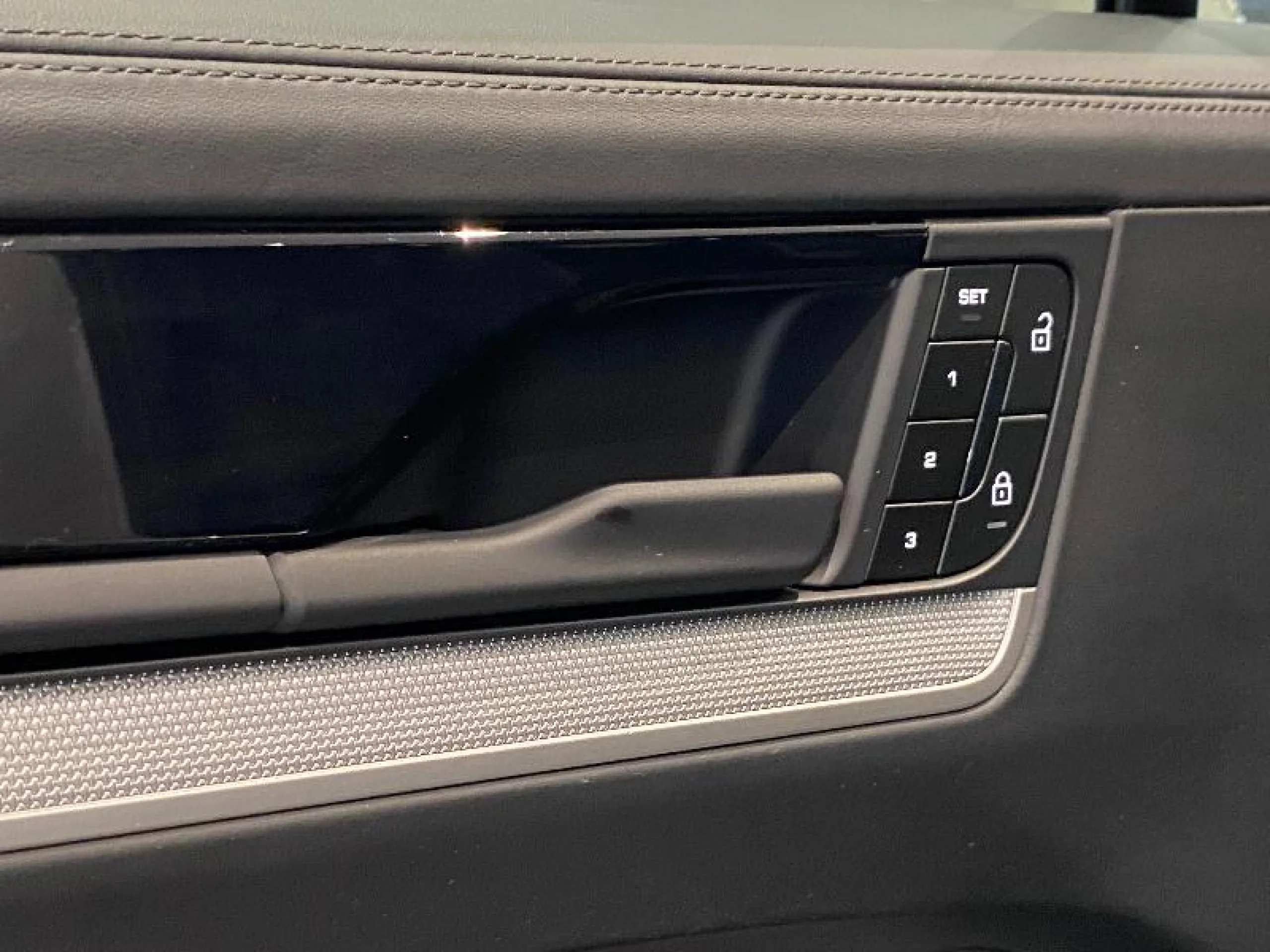 PORSCHE CAYENNE COUPE E HYBRID - Foto 31