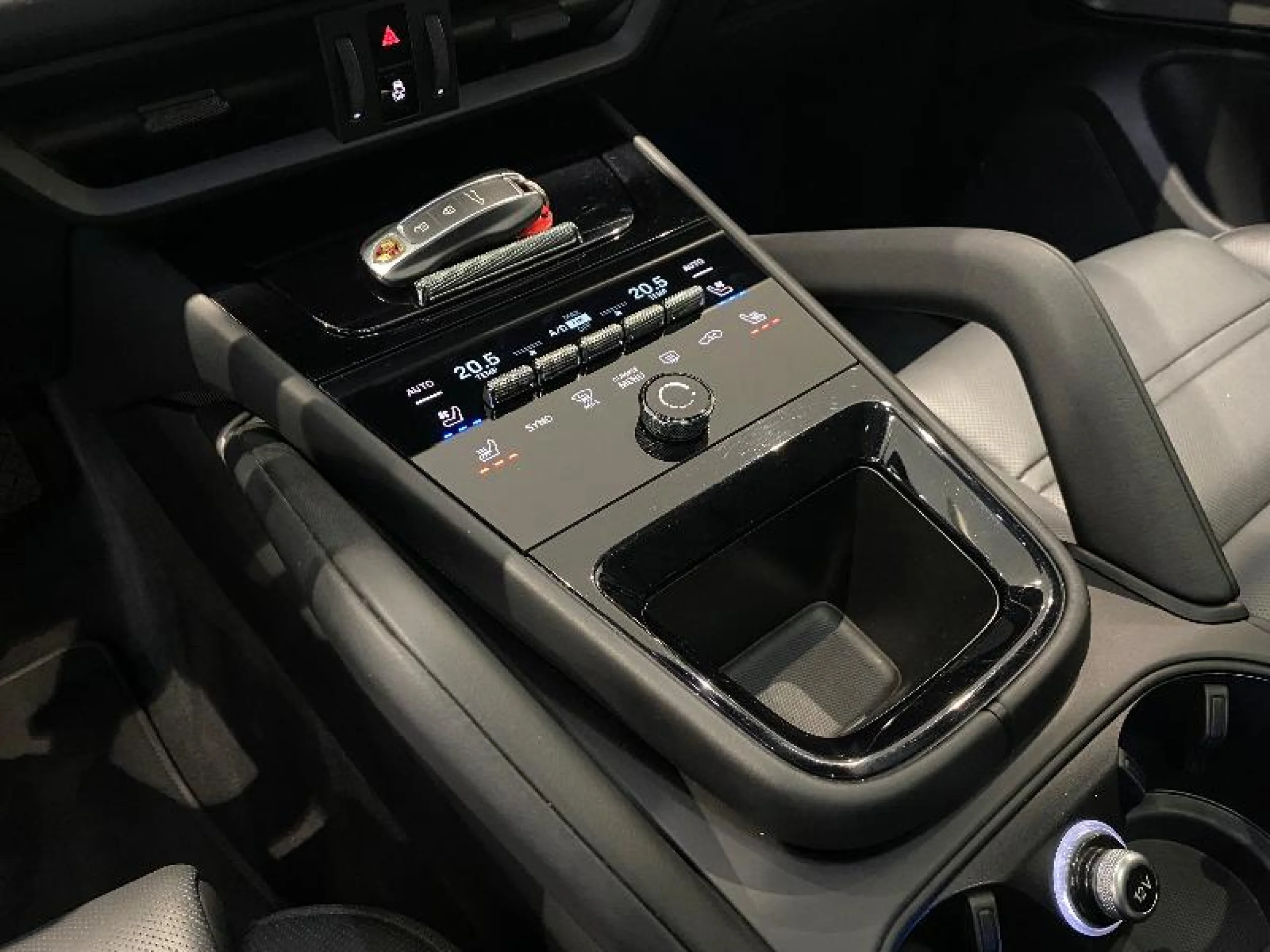 PORSCHE CAYENNE COUPE E HYBRID - Foto 40