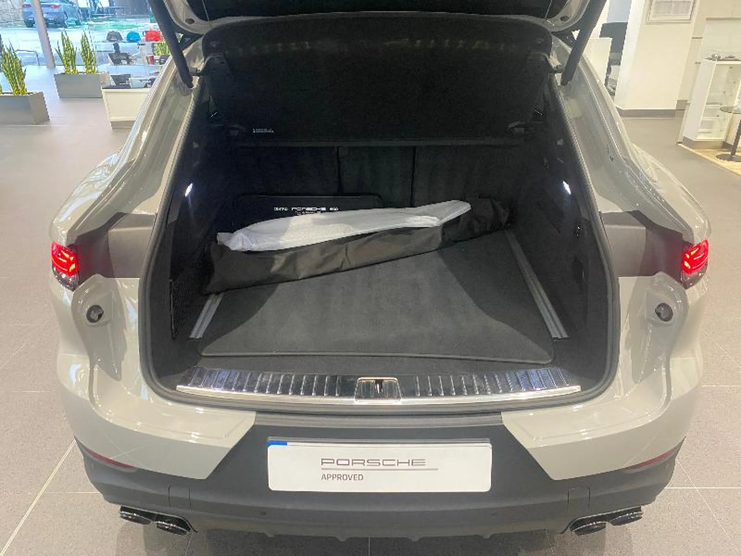 PORSCHE CAYENNE COUPE E HYBRID - Foto 45