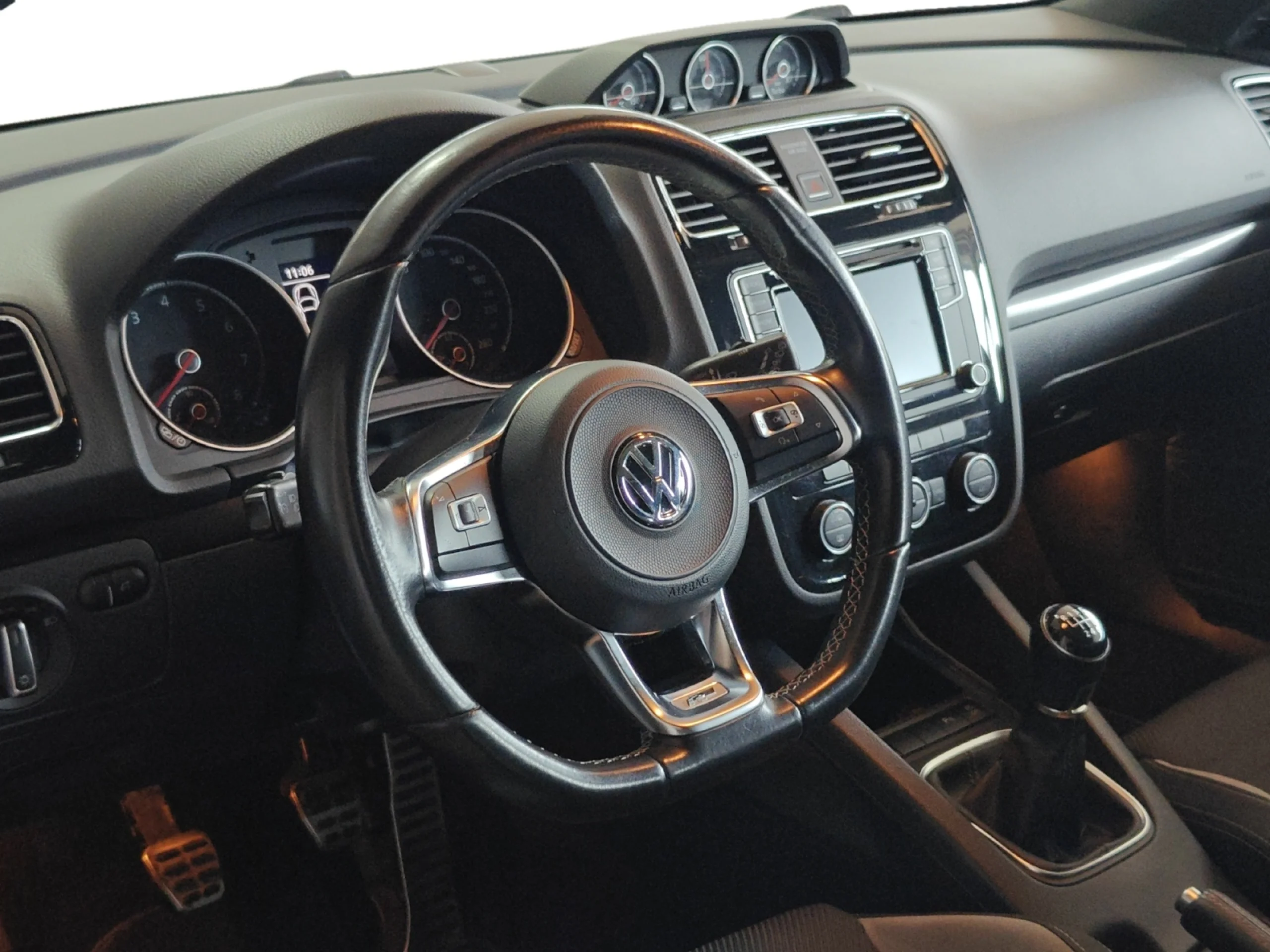 VOLKSWAGEN SCIROCCO R LINE 2.0 TSI 180CV BMT - Foto 9