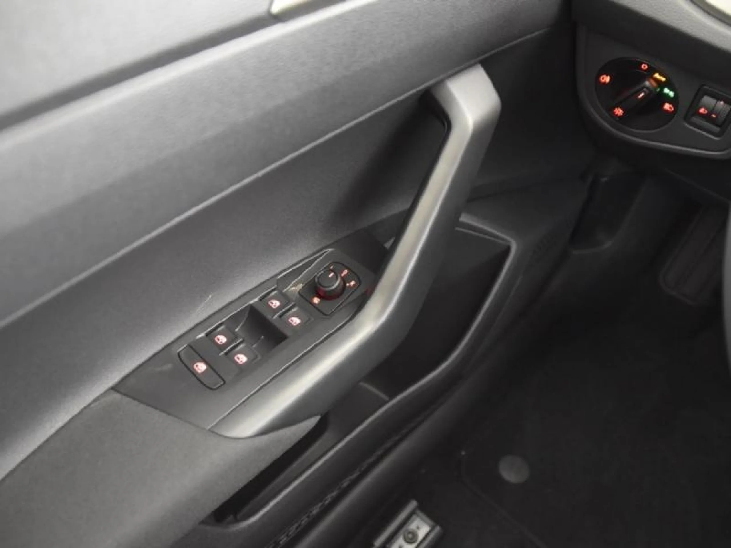 VOLKSWAGEN POLO ADVANCE 1.0 TSI 70KW (95CV) - Foto 17