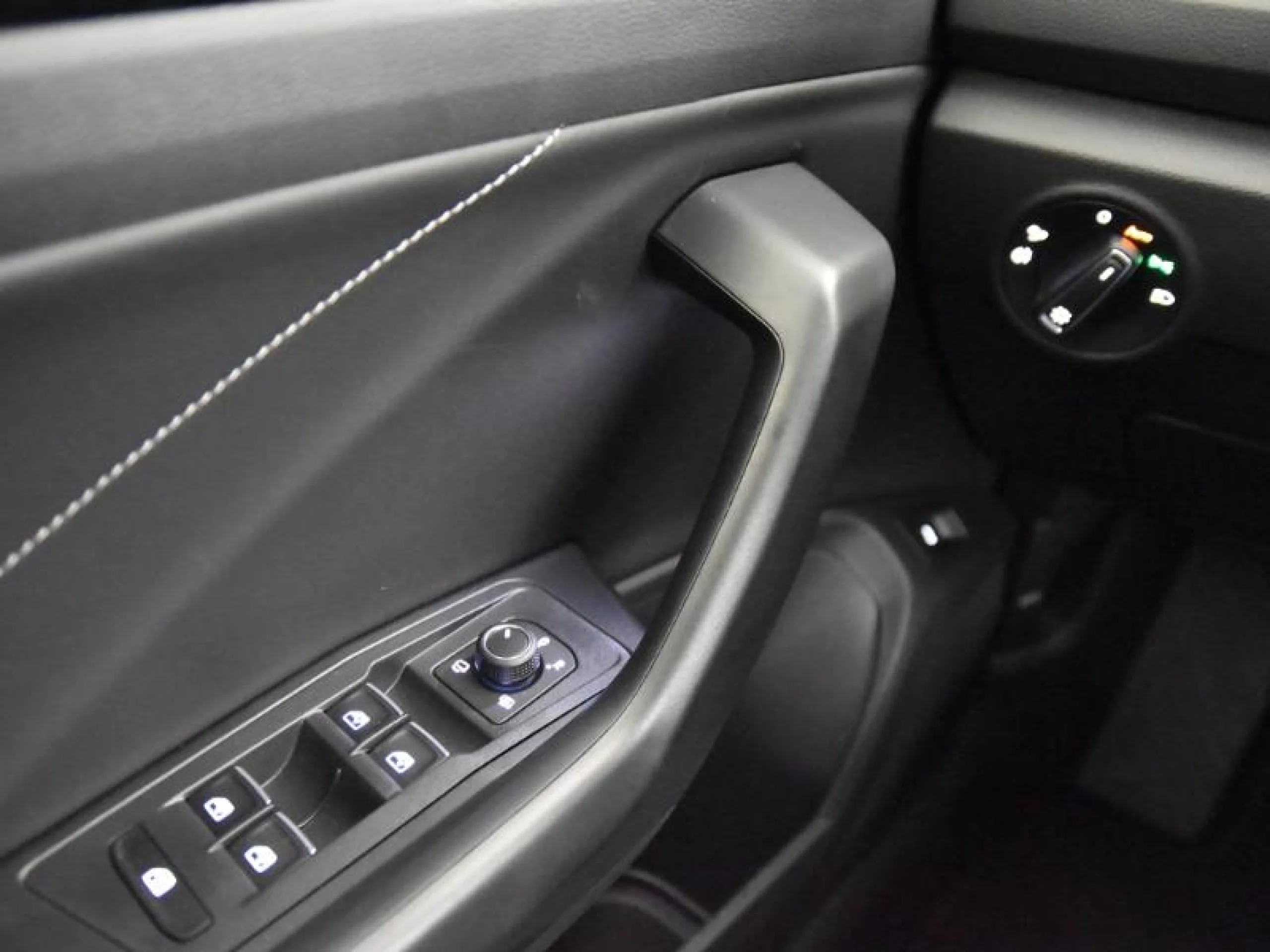 VOLKSWAGEN T ROC T ROC DARK LINE 1.0 TSI 85 KW (115 CV)  6 VEL. - Foto 17