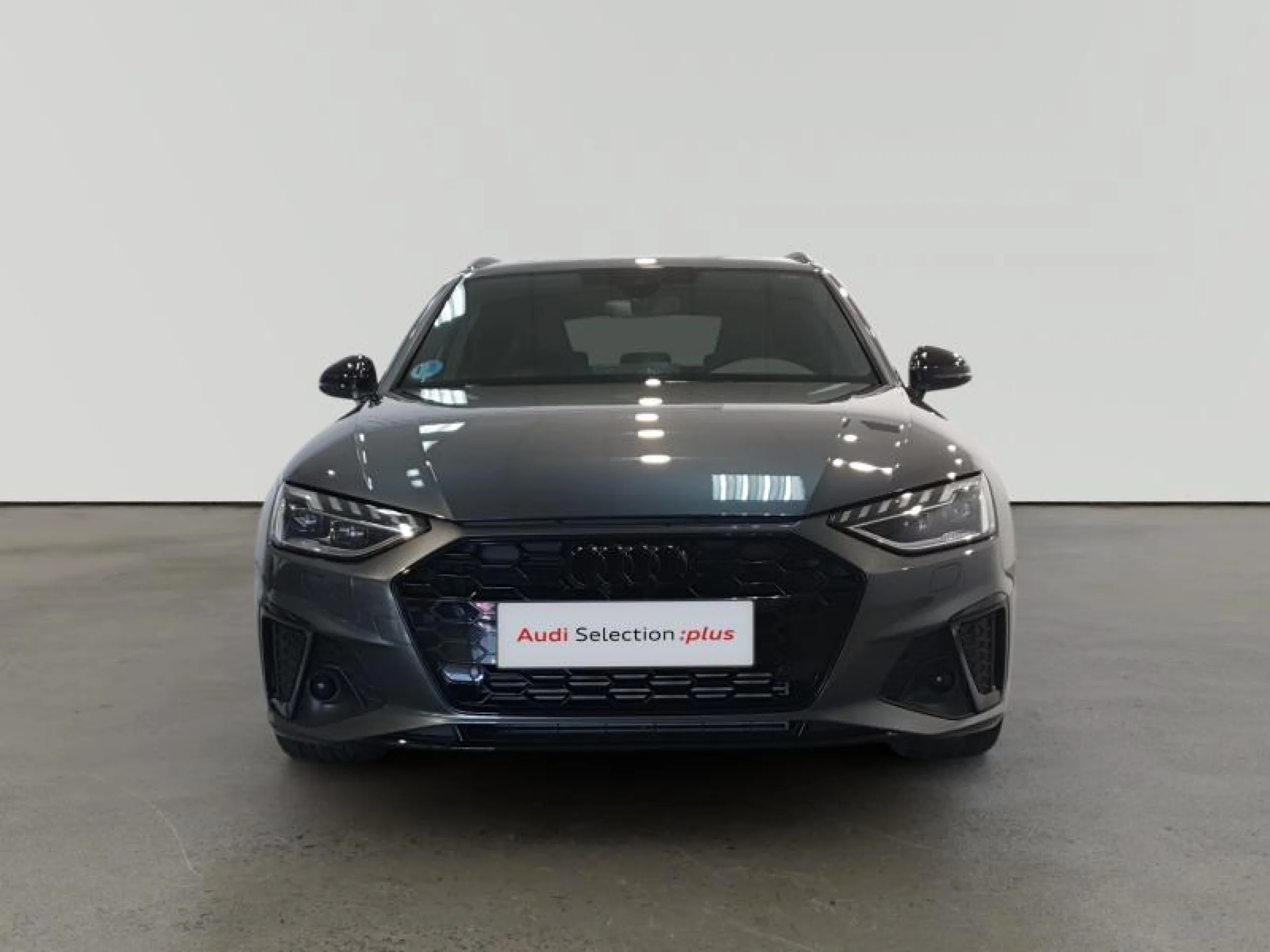 AUDI A4 AVANT BLACK LIMITED 35 TFSI 110KW S TRON - Foto 2