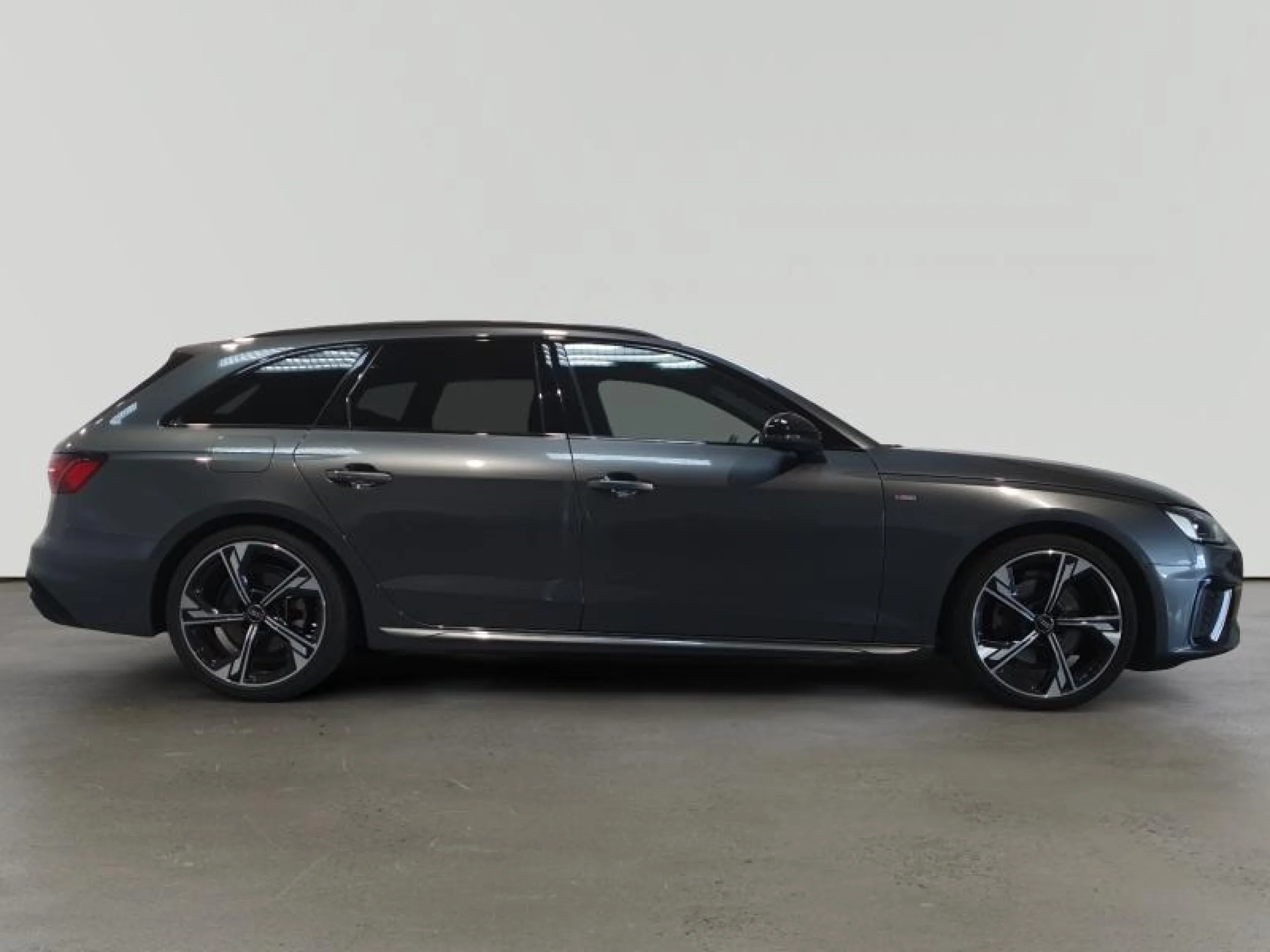 AUDI A4 AVANT BLACK LIMITED 35 TFSI 110KW S TRON - Foto 3
