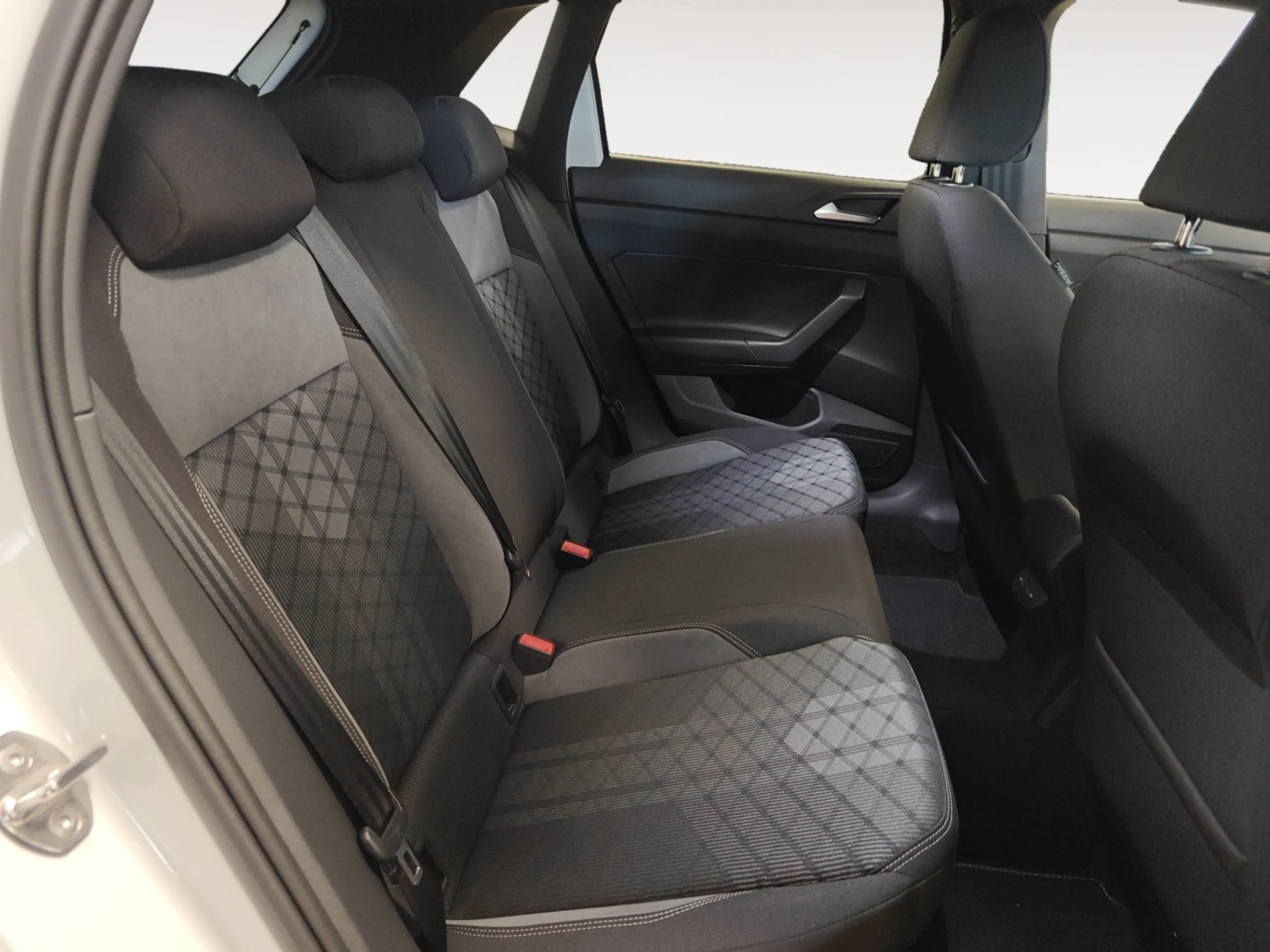 VOLKSWAGEN POLO R LINE 1.0 TSI 81KW (110CV) DSG - Foto 8