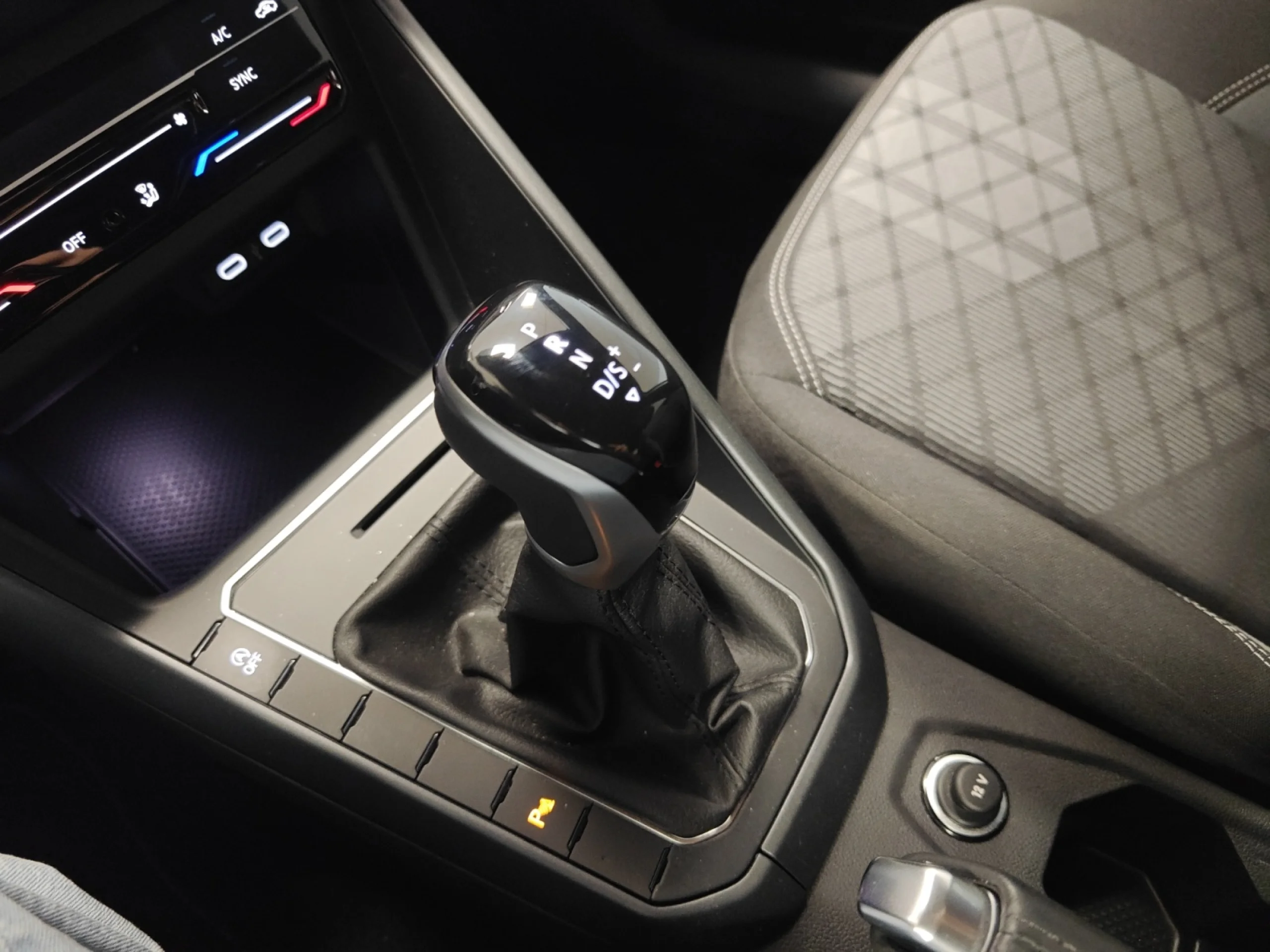 VOLKSWAGEN POLO R LINE 1.0 TSI 81KW (110CV) DSG - Foto 33