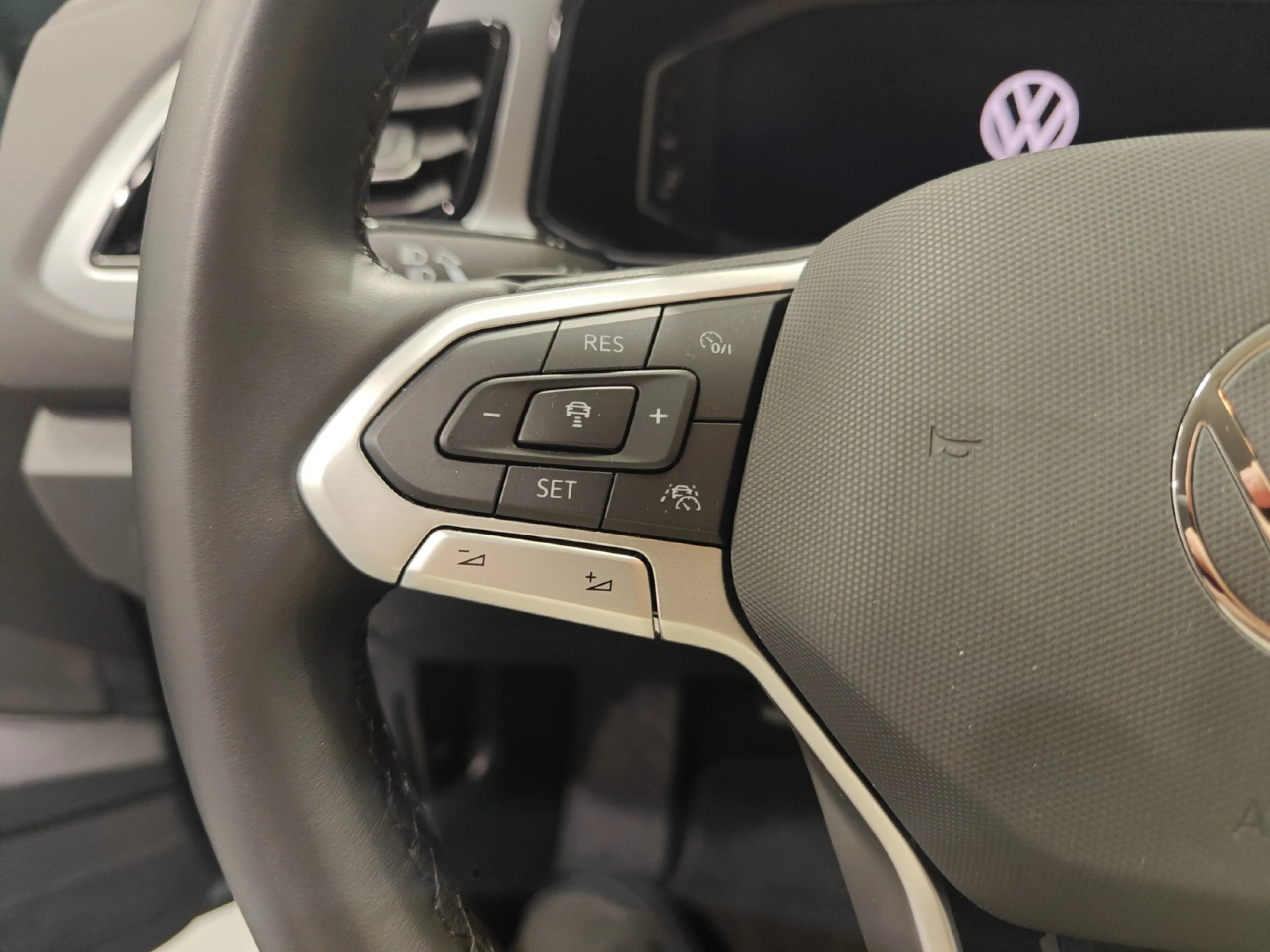 VOLKSWAGEN T ROC DARK 2.0 TDI 110KW (150CV) DSG - Foto 11