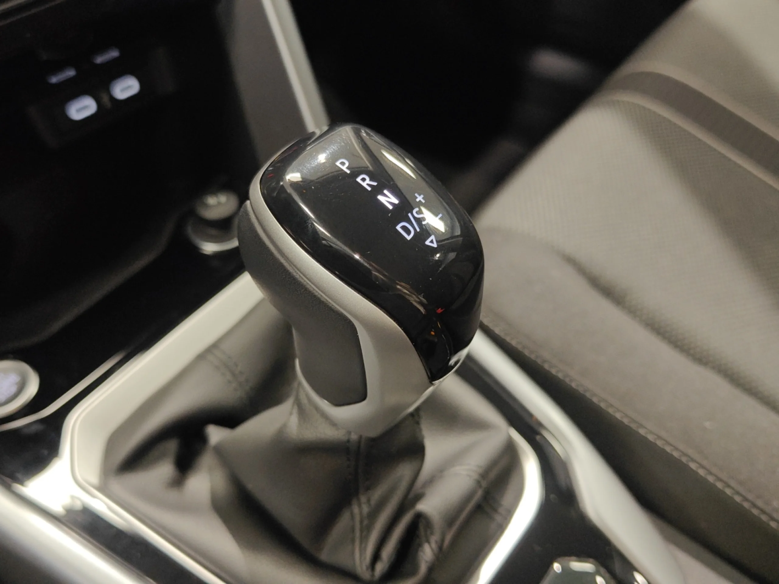 VOLKSWAGEN T ROC DARK 2.0 TDI 110KW (150CV) DSG - Foto 17