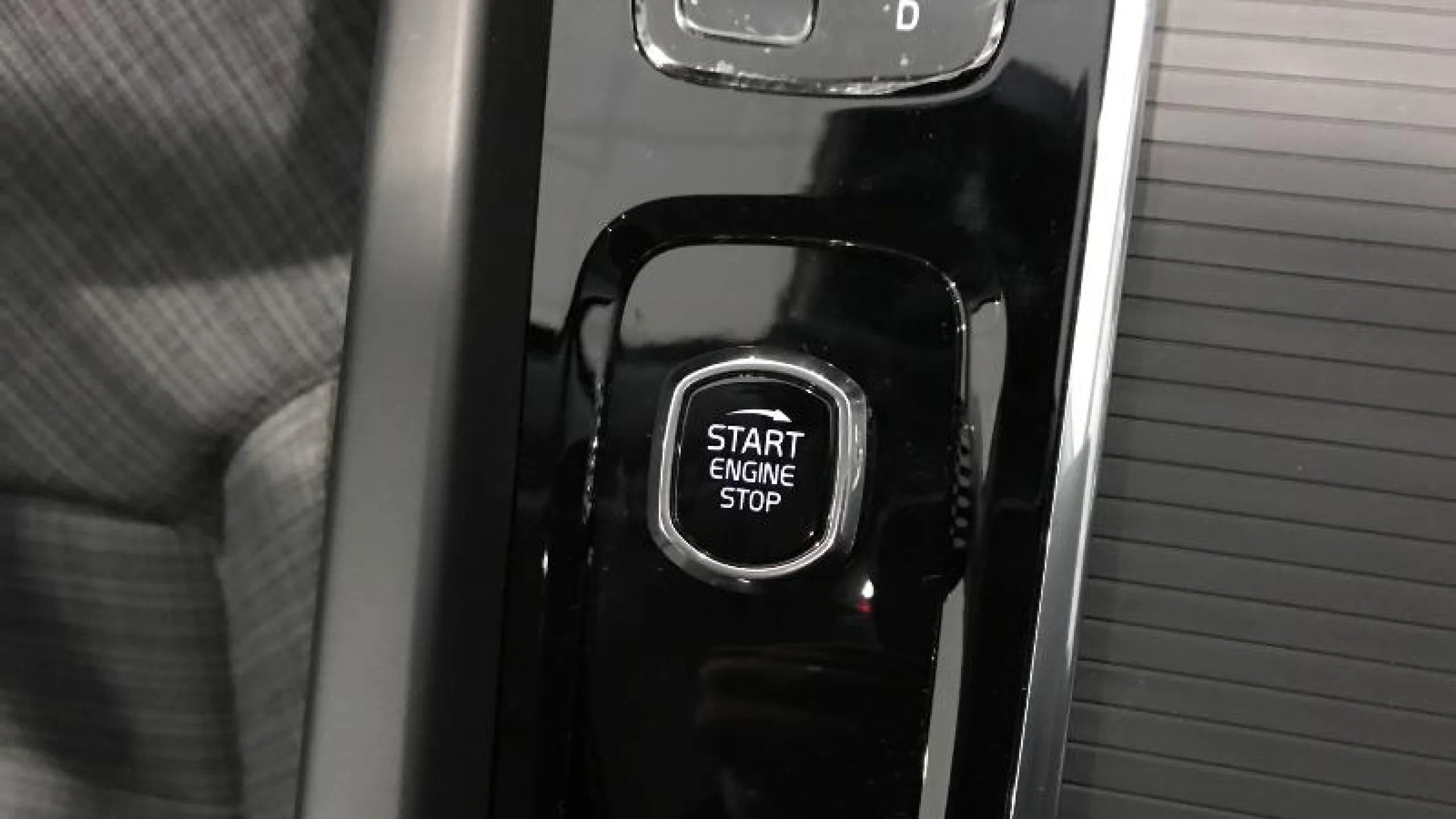 VOLVO XC60 2.0 B4 D CORE AUTO - Foto 21