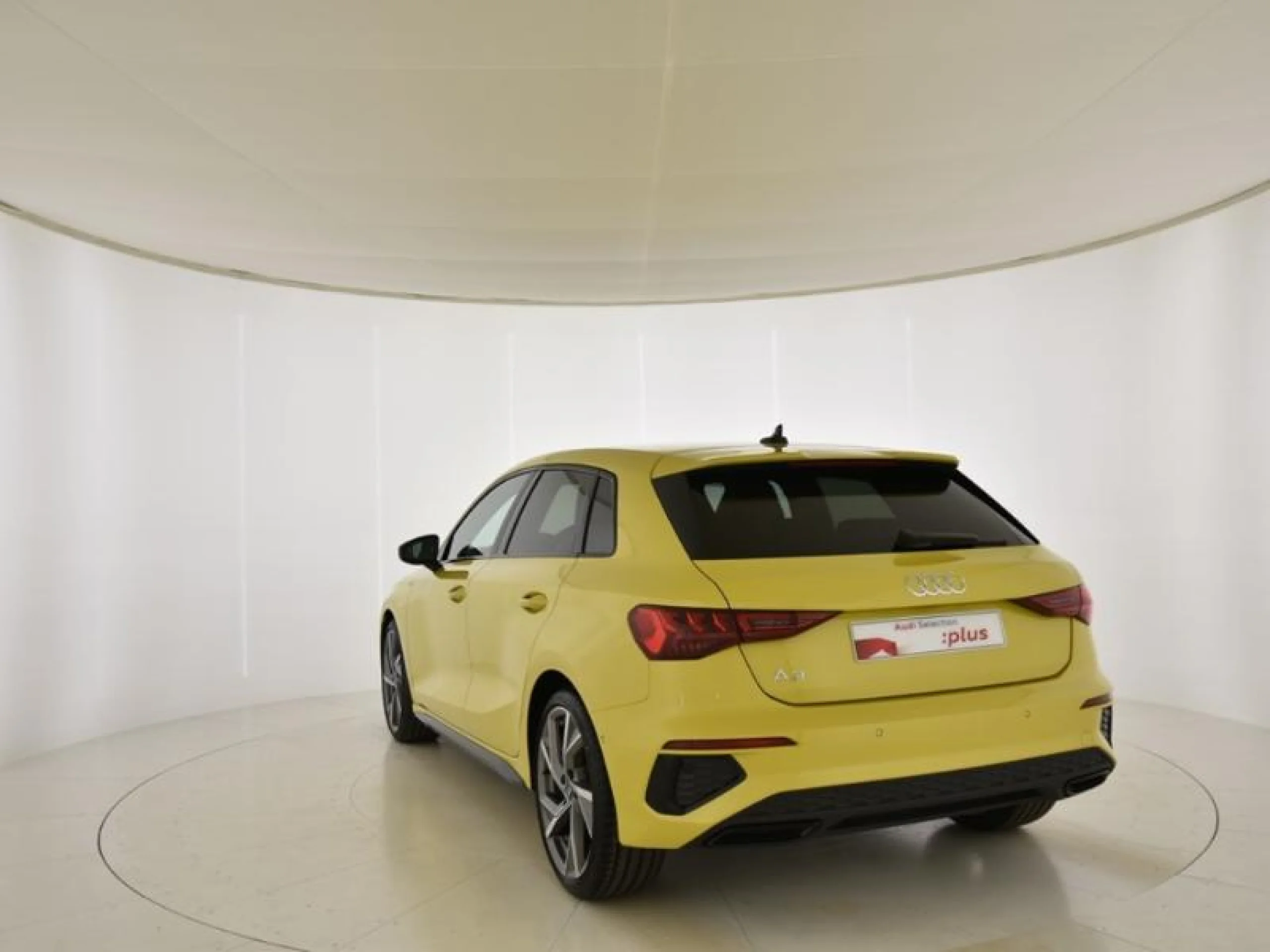 AUDI A3 SPORTBACK BLACK LINE 35 TFSI 110KW S TRO - Foto 2