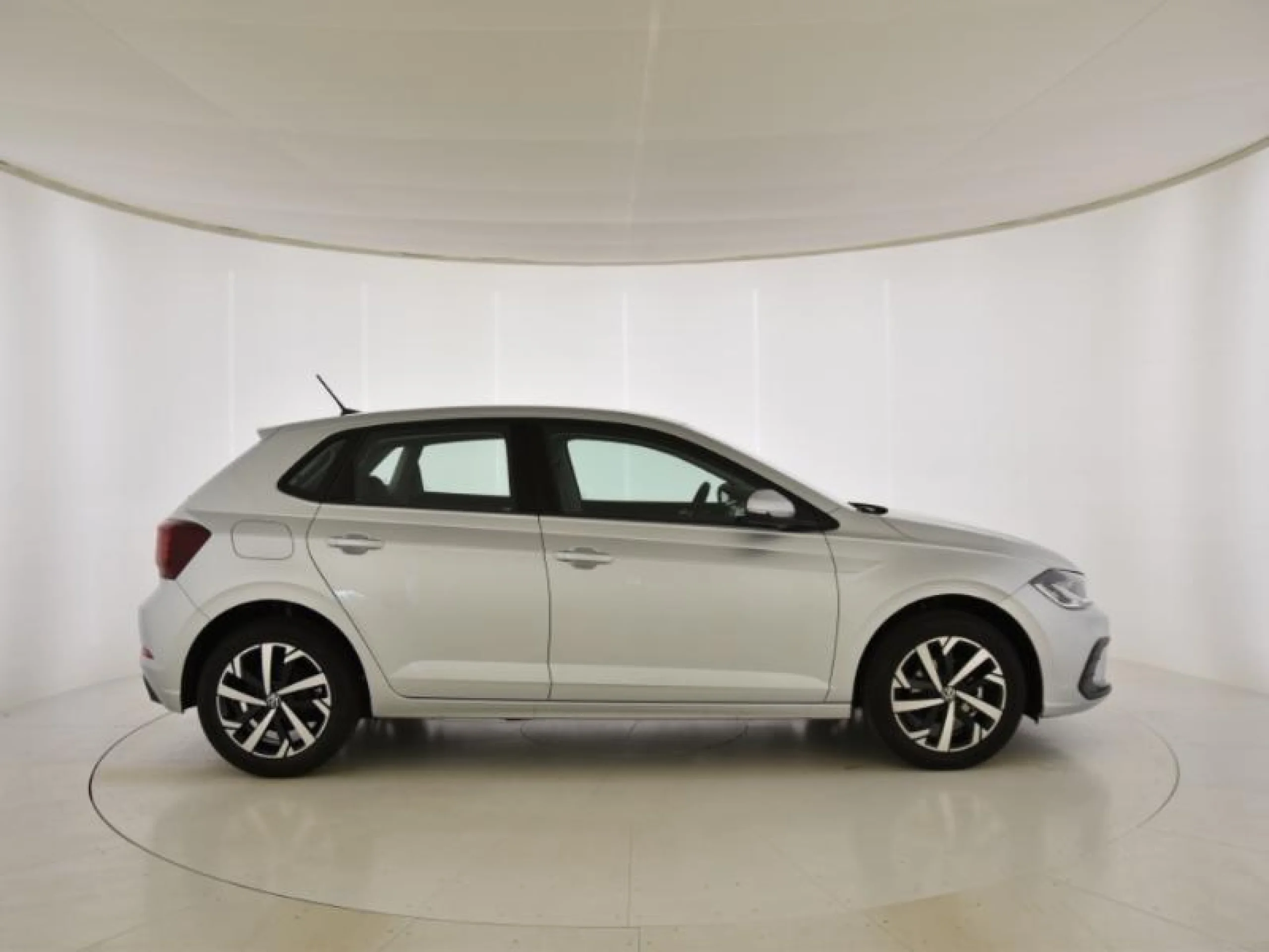 VOLKSWAGEN POLO LIFE 1.0 TSI 70KW (95CV) - Foto 3