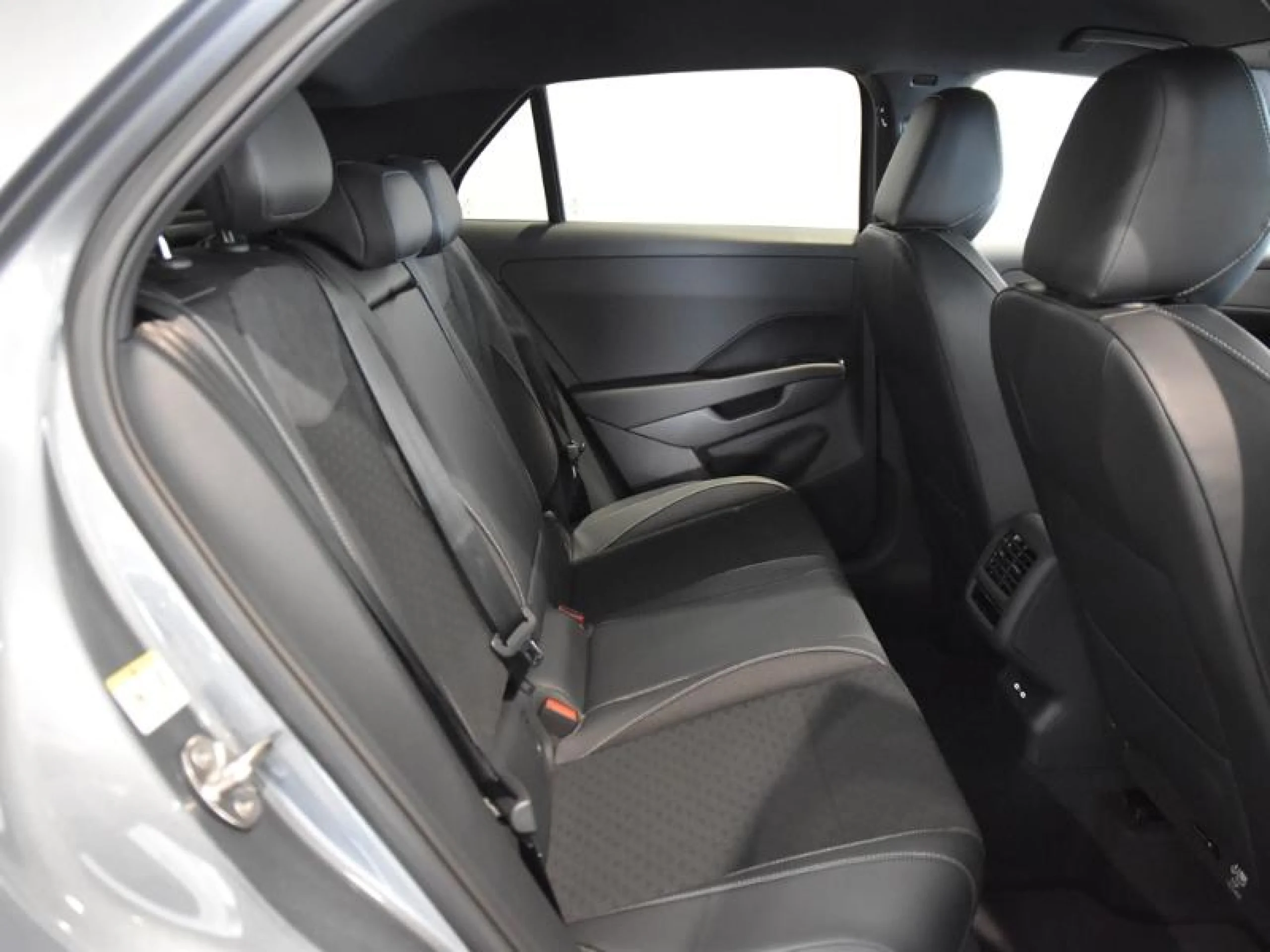 VOLKSWAGEN T ROC T ROC R LINE  1.5 ETSI 110 KW (150 CV)  AUTOMÁTICO DSG 7 VEL. - Foto 6
