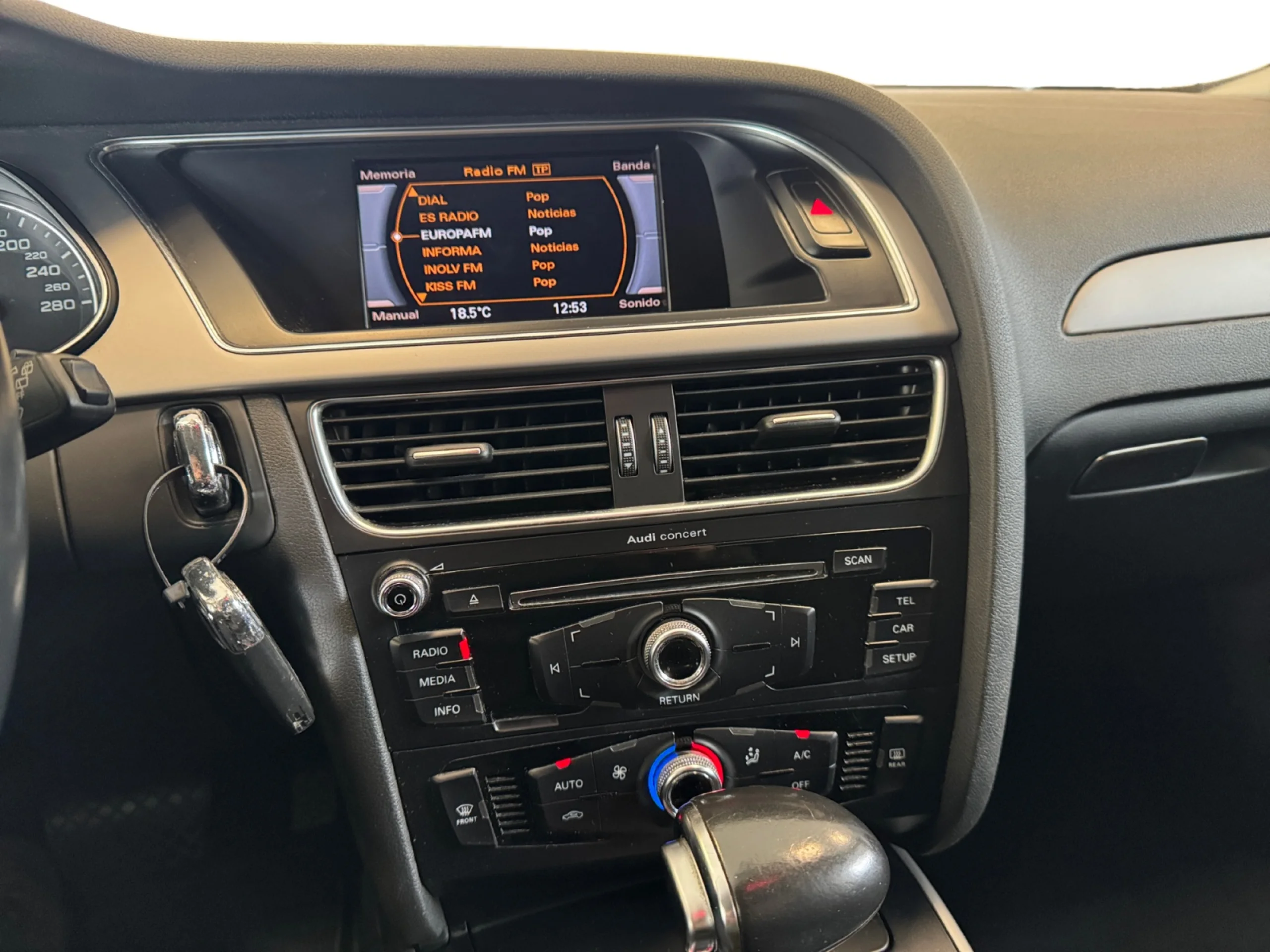 AUDI A4 AVANT 2.0 TDI 150 MULTITR S LINE EDITION - Foto 9