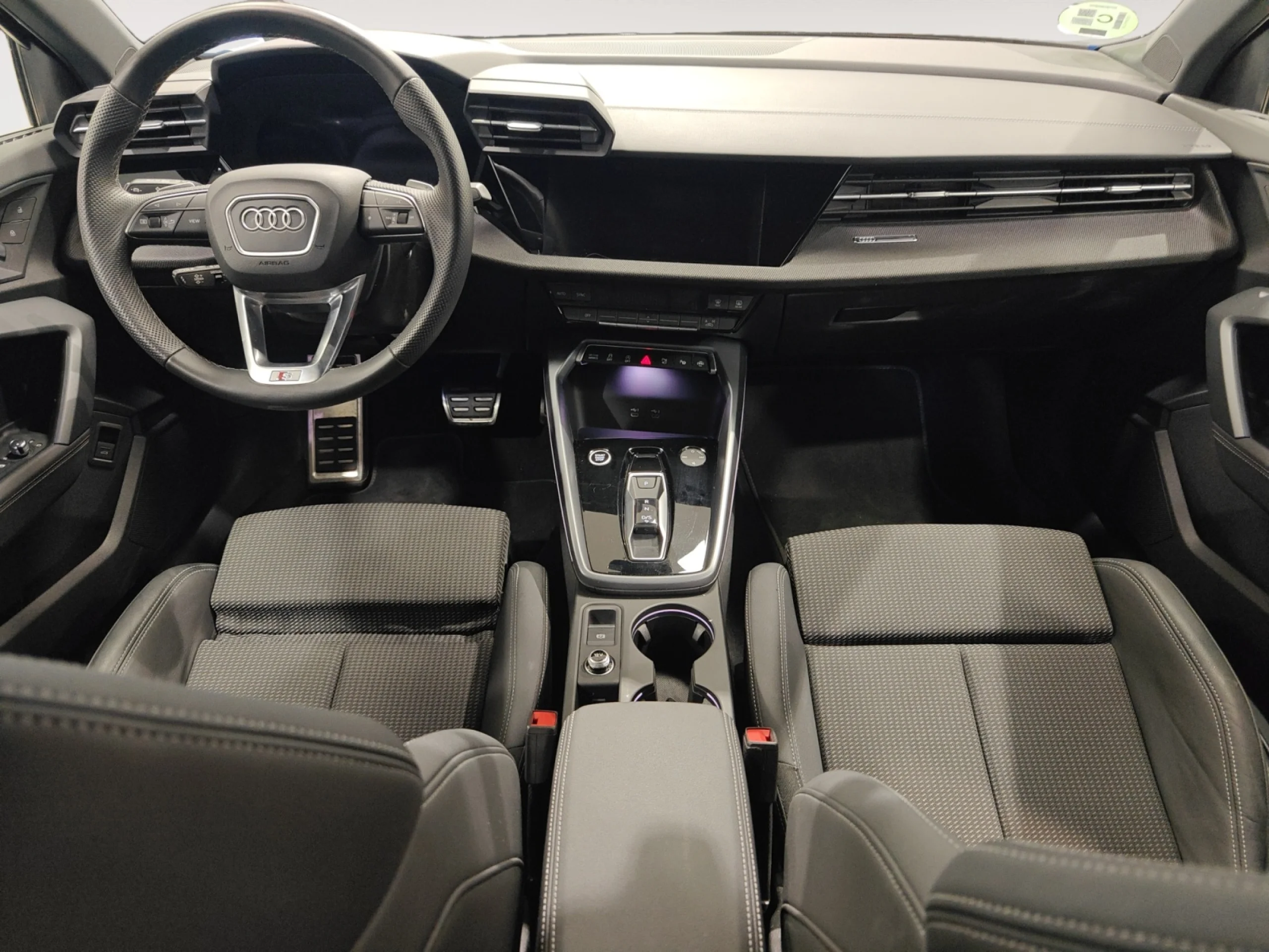 AUDI A3 SEDAN S LINE 35 TFSI 110KW S TRONIC - Foto 4