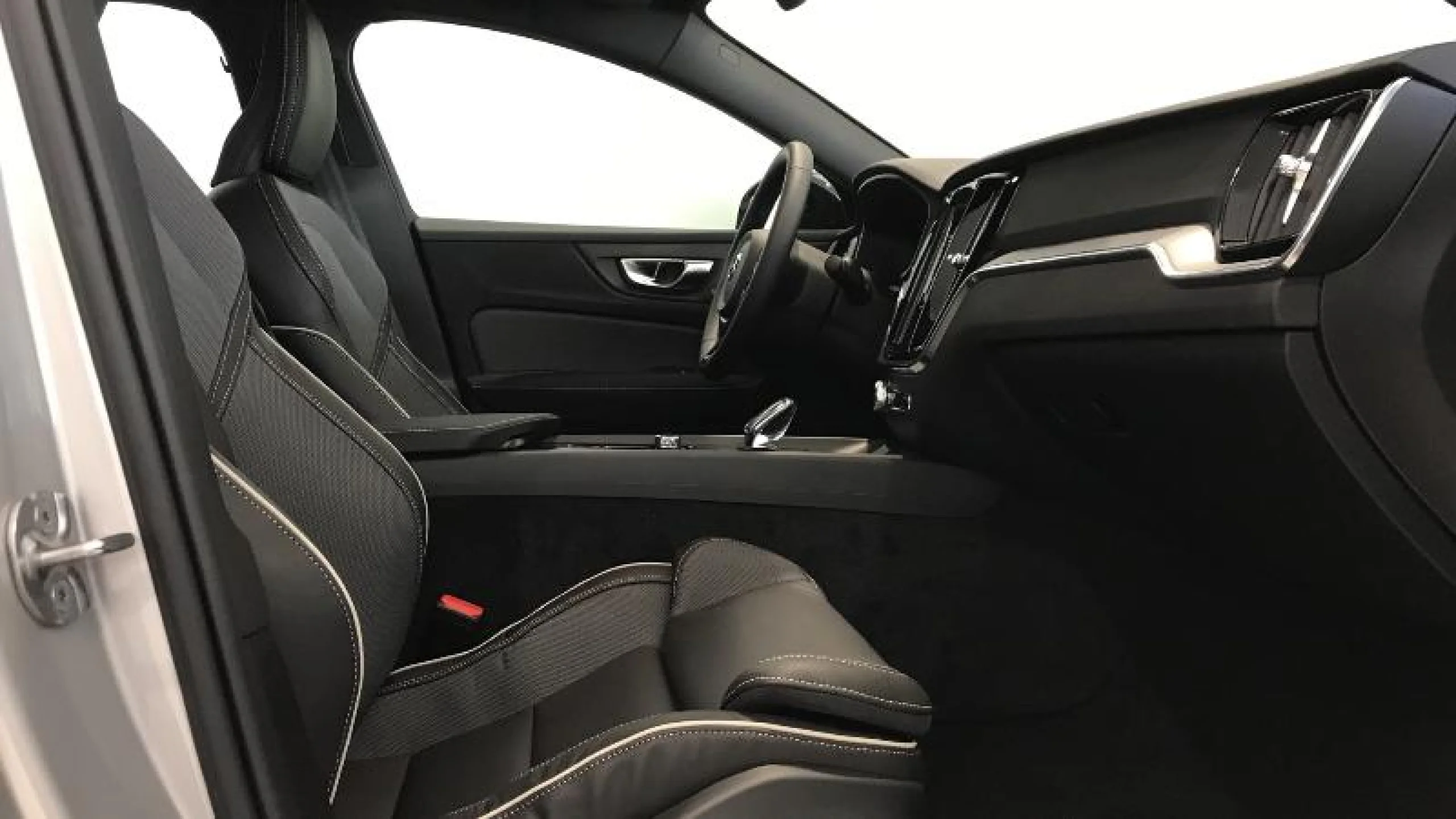 VOLVO S60 B4(G) FWD PLUS DARK AUTO - Foto 8