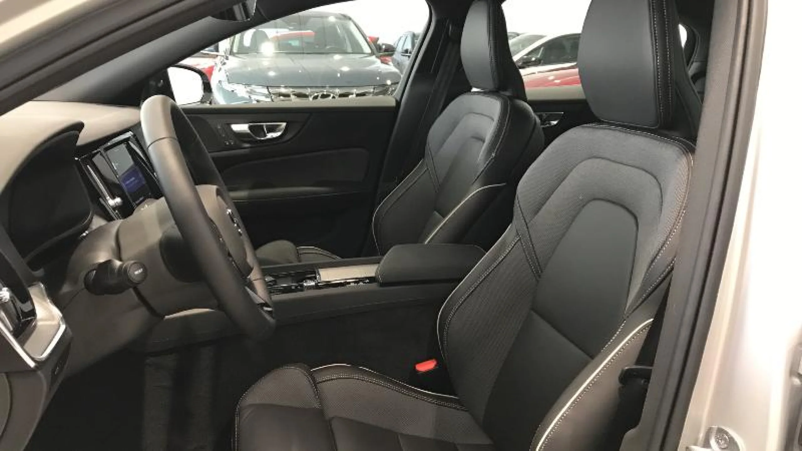 VOLVO S60 B4(G) FWD PLUS DARK AUTO - Foto 9