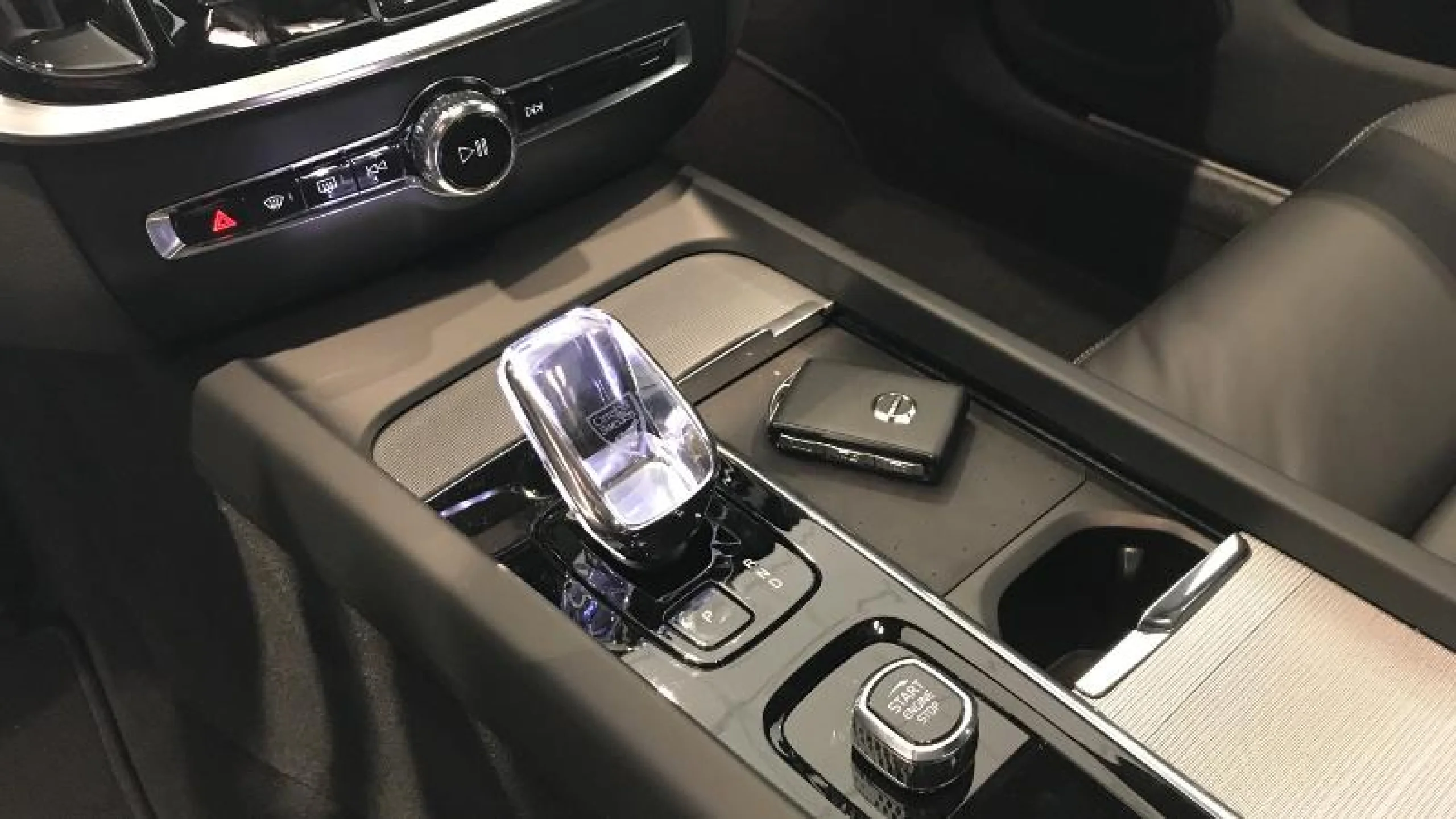 VOLVO S60 B4(G) FWD PLUS DARK AUTO - Foto 16