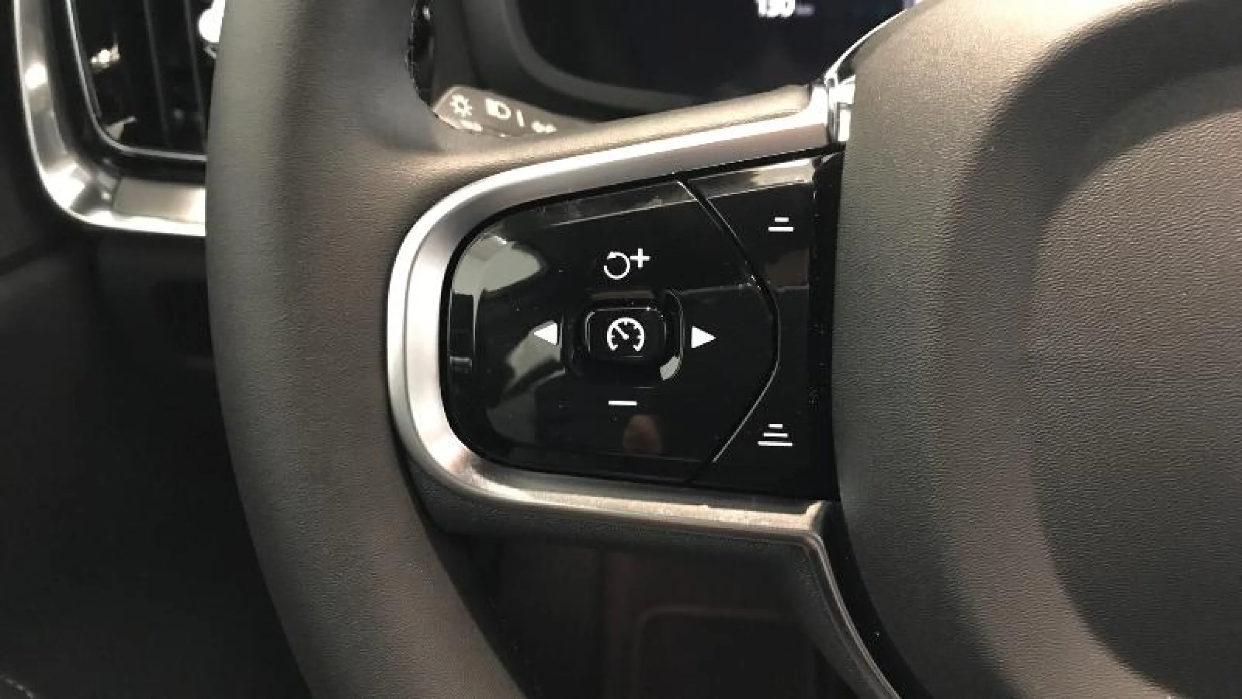 VOLVO S60 B4(G) FWD PLUS DARK AUTO - Foto 17