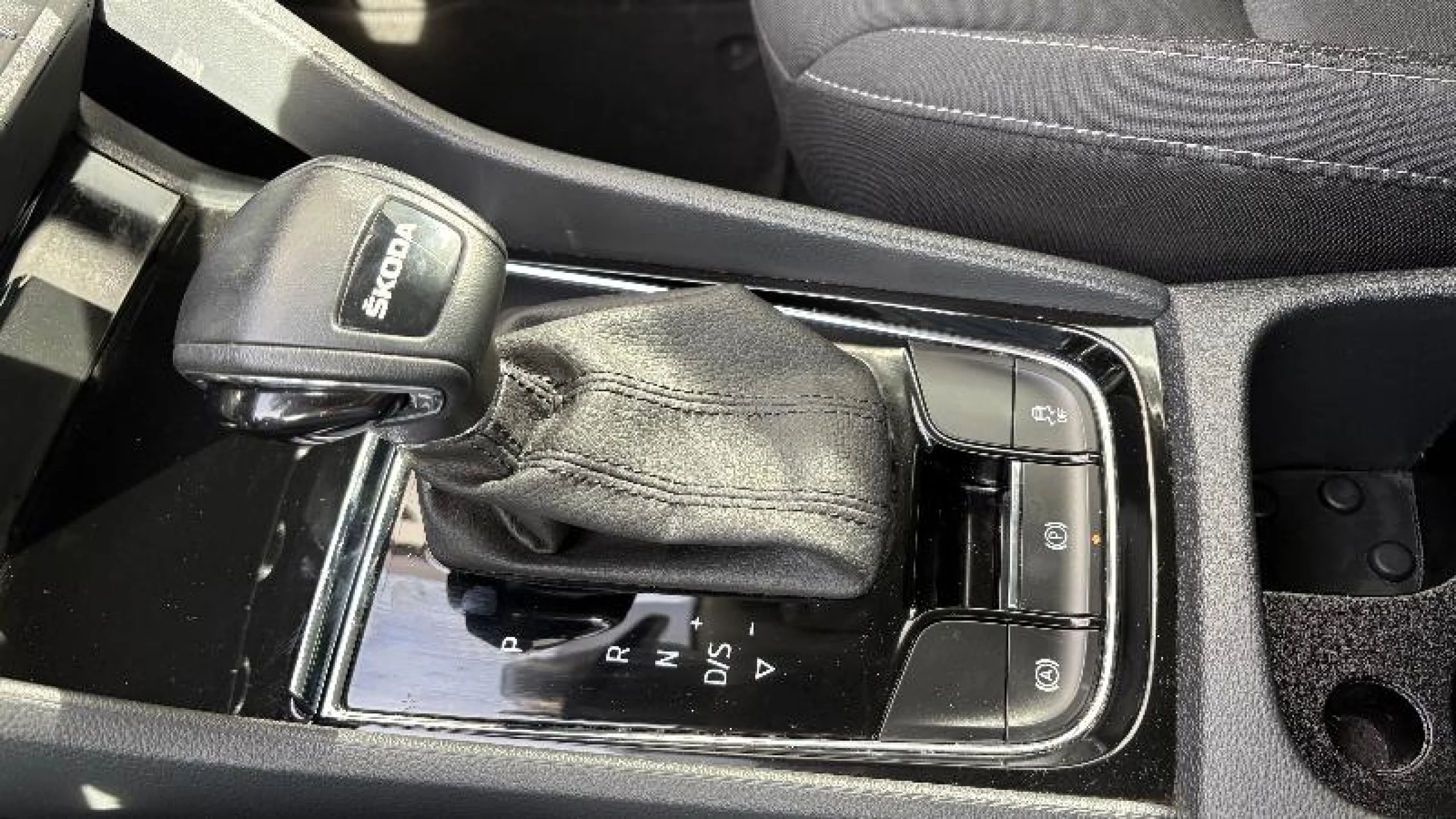 SKODA KAROQ 1.5 TSI 110KW (150CV) ACT STYLE - Foto 23