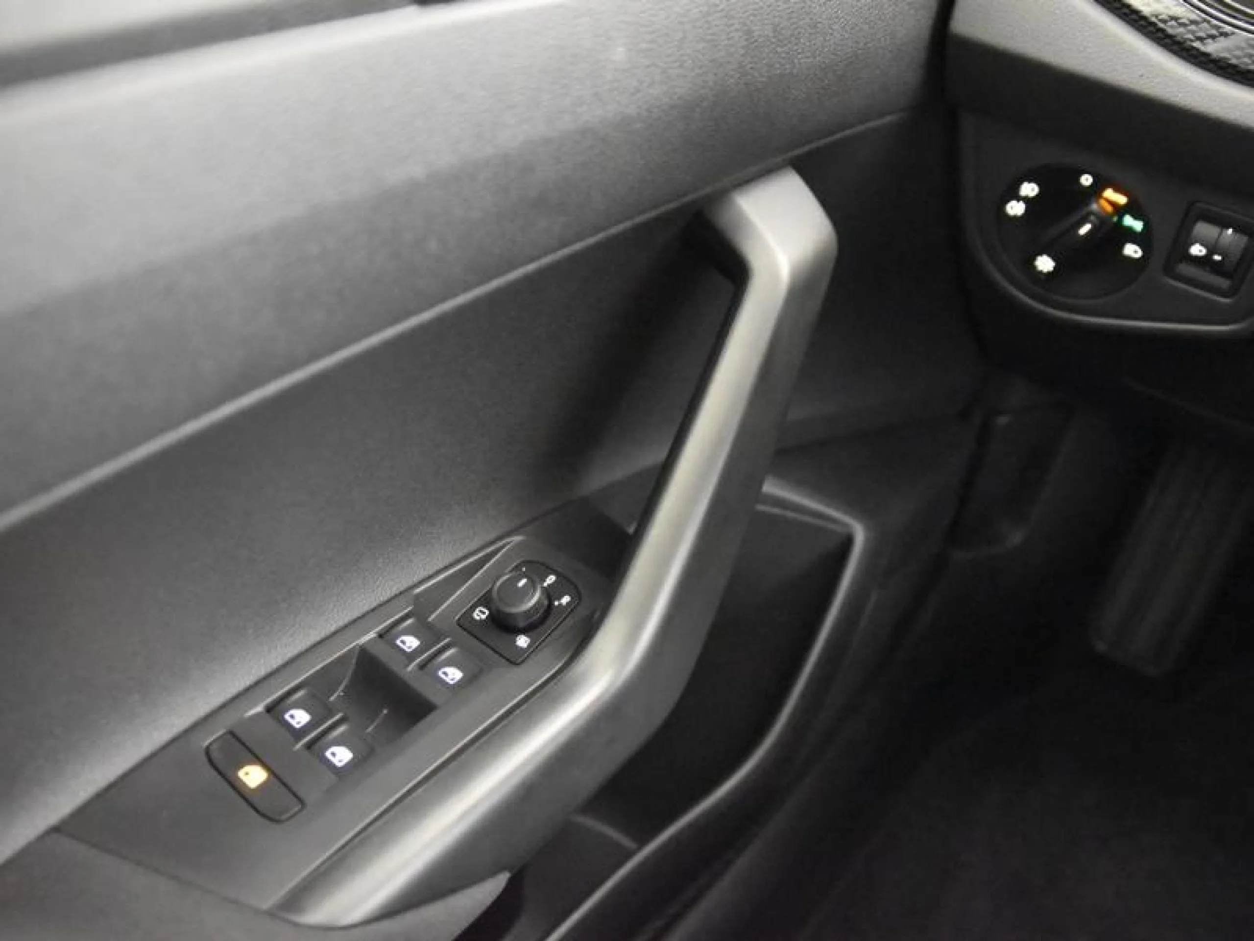 VOLKSWAGEN TAIGO ··MÁS·· 1.0 TSI 85KW (115CV) - Foto 15