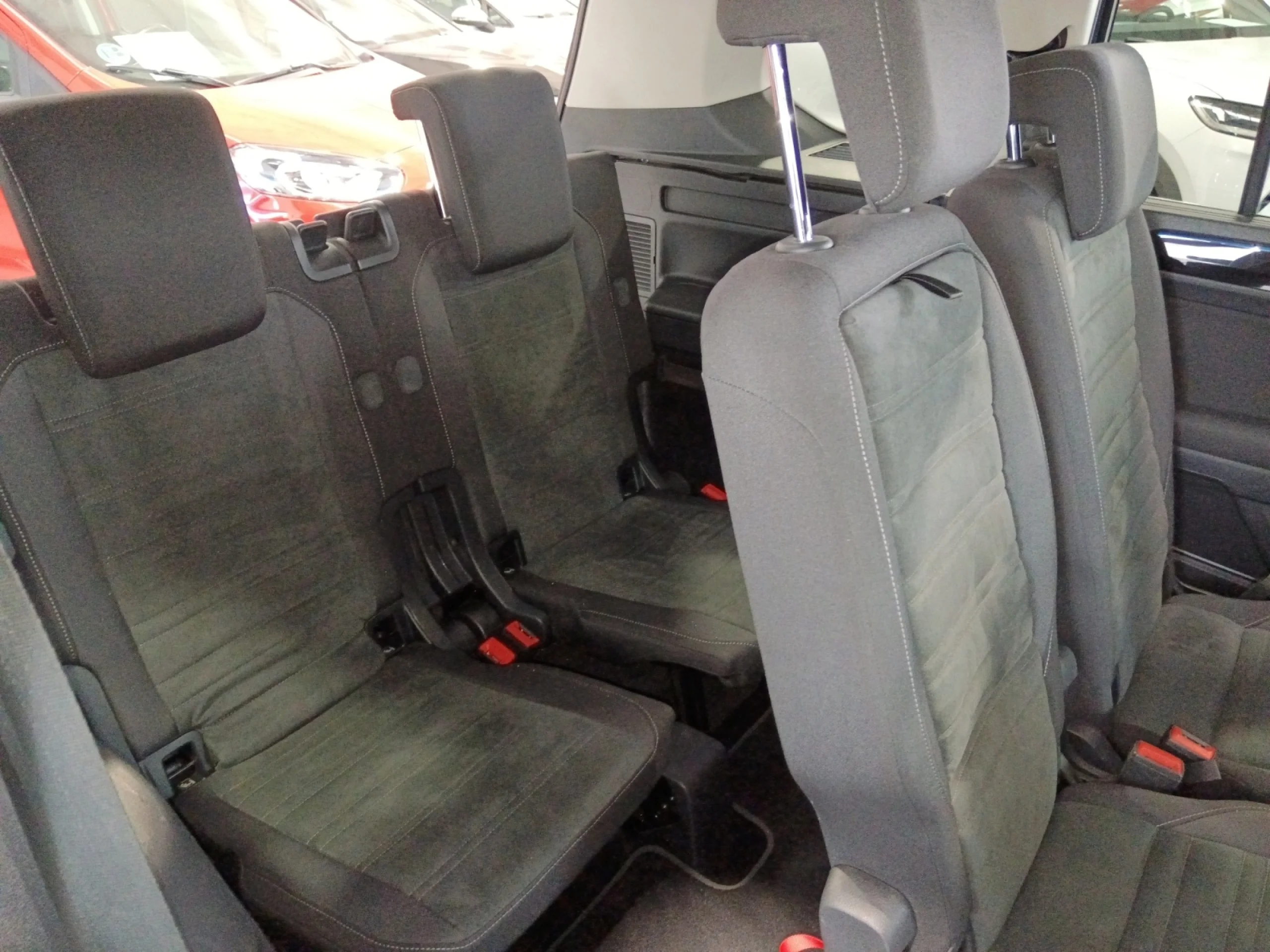 VOLKSWAGEN TOURAN SPORT 2.0 TDI 110KW (150CV) DSG - Foto 17