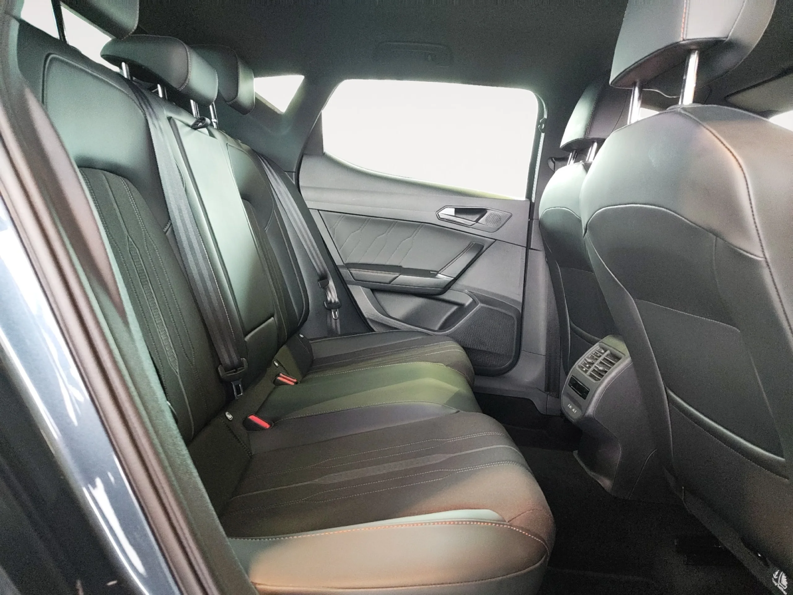 CUPRA LEON 1.5 ETSI 110KW (150CV) DSG - Foto 6