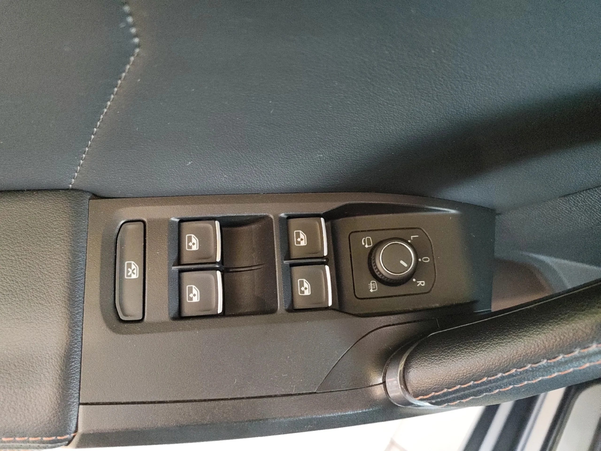 CUPRA LEON 1.5 ETSI 110KW (150CV) DSG - Foto 7
