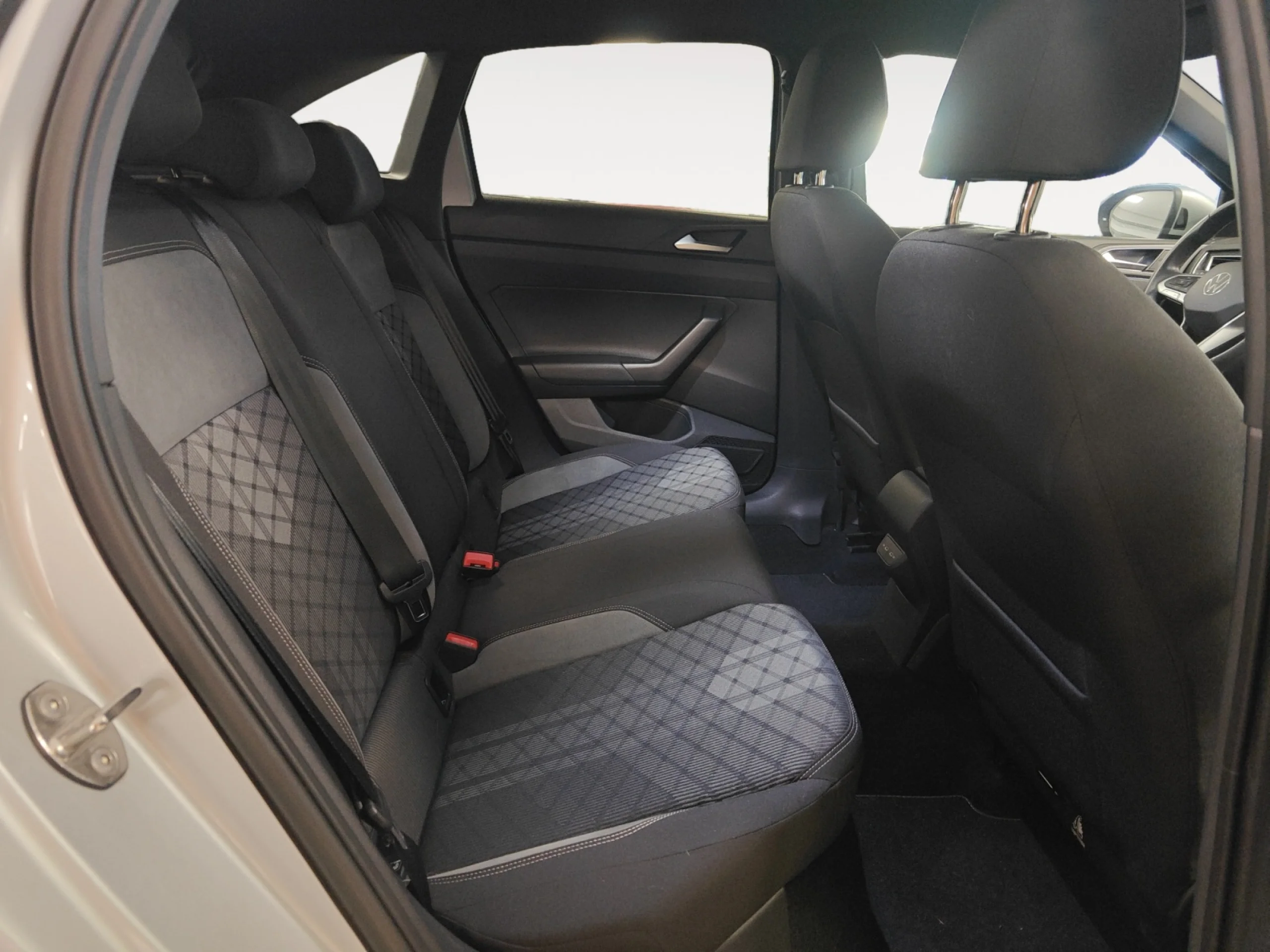 VOLKSWAGEN TAIGO R LINE 1.0 TSI 81KW (110CV) - Foto 6