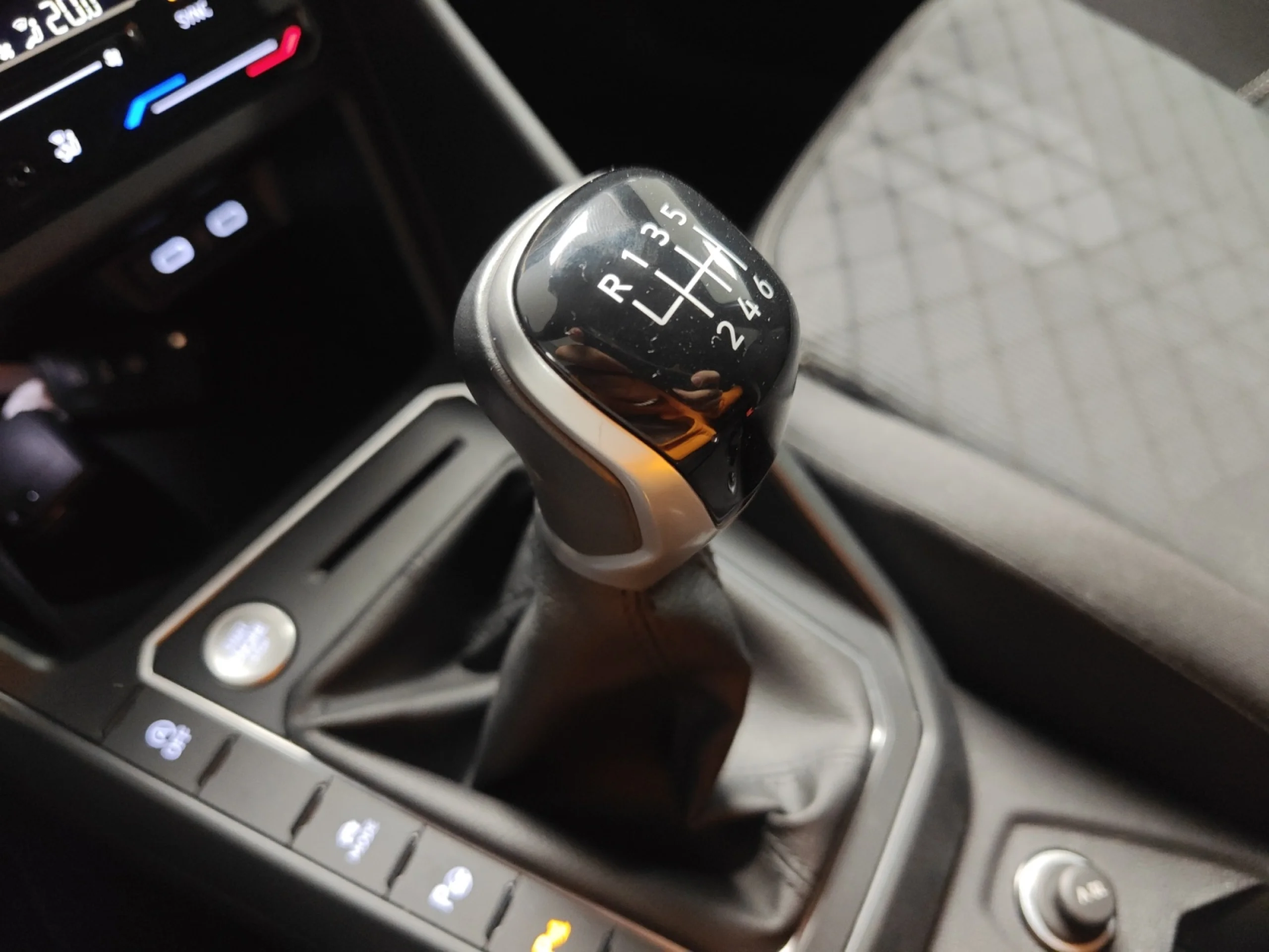 VOLKSWAGEN TAIGO R LINE 1.0 TSI 81KW (110CV) - Foto 17