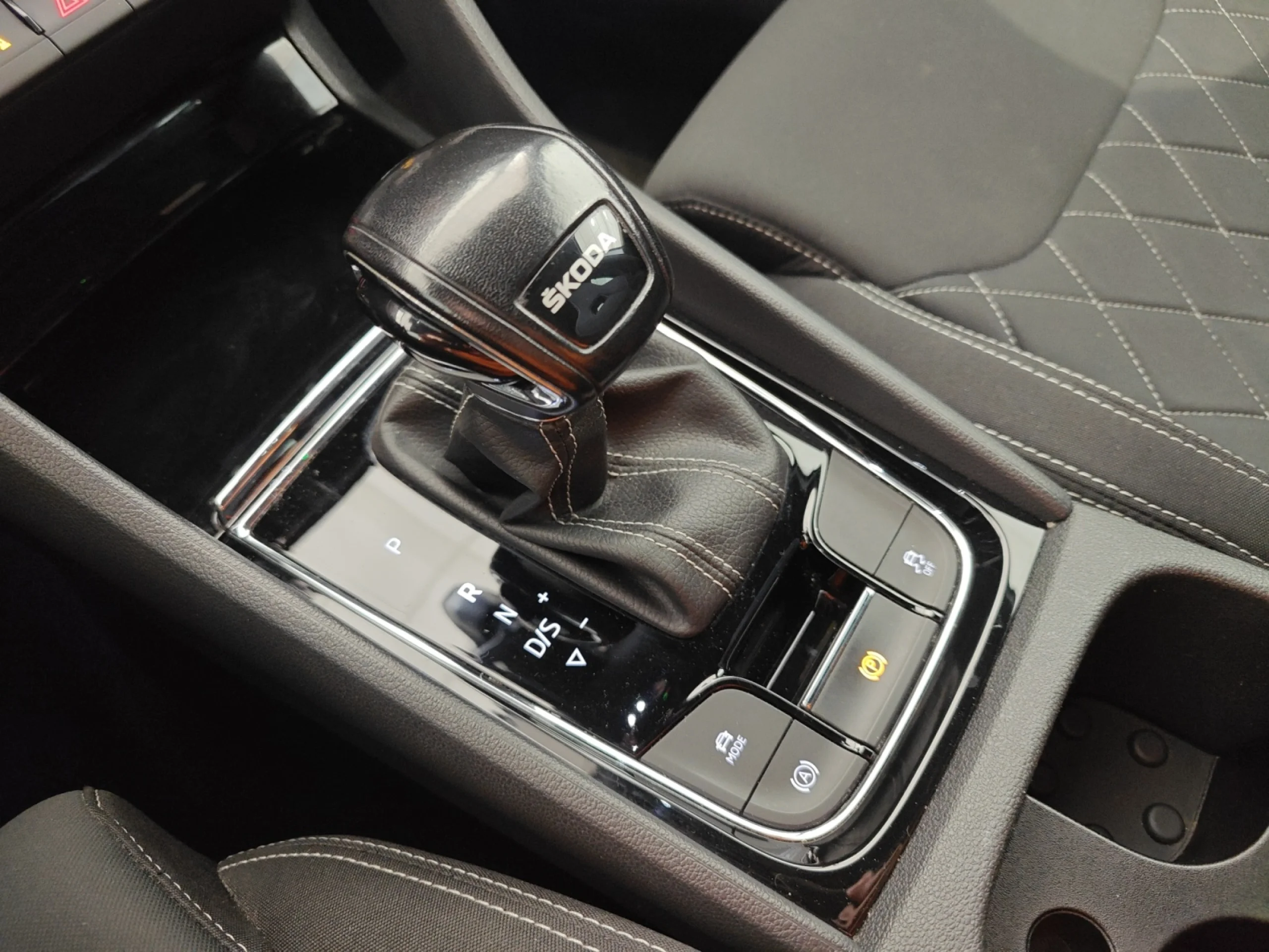 SKODA KAROQ 1.5 TSI 110KW (150CV) DSG ACT SPORTLINE - Foto 17