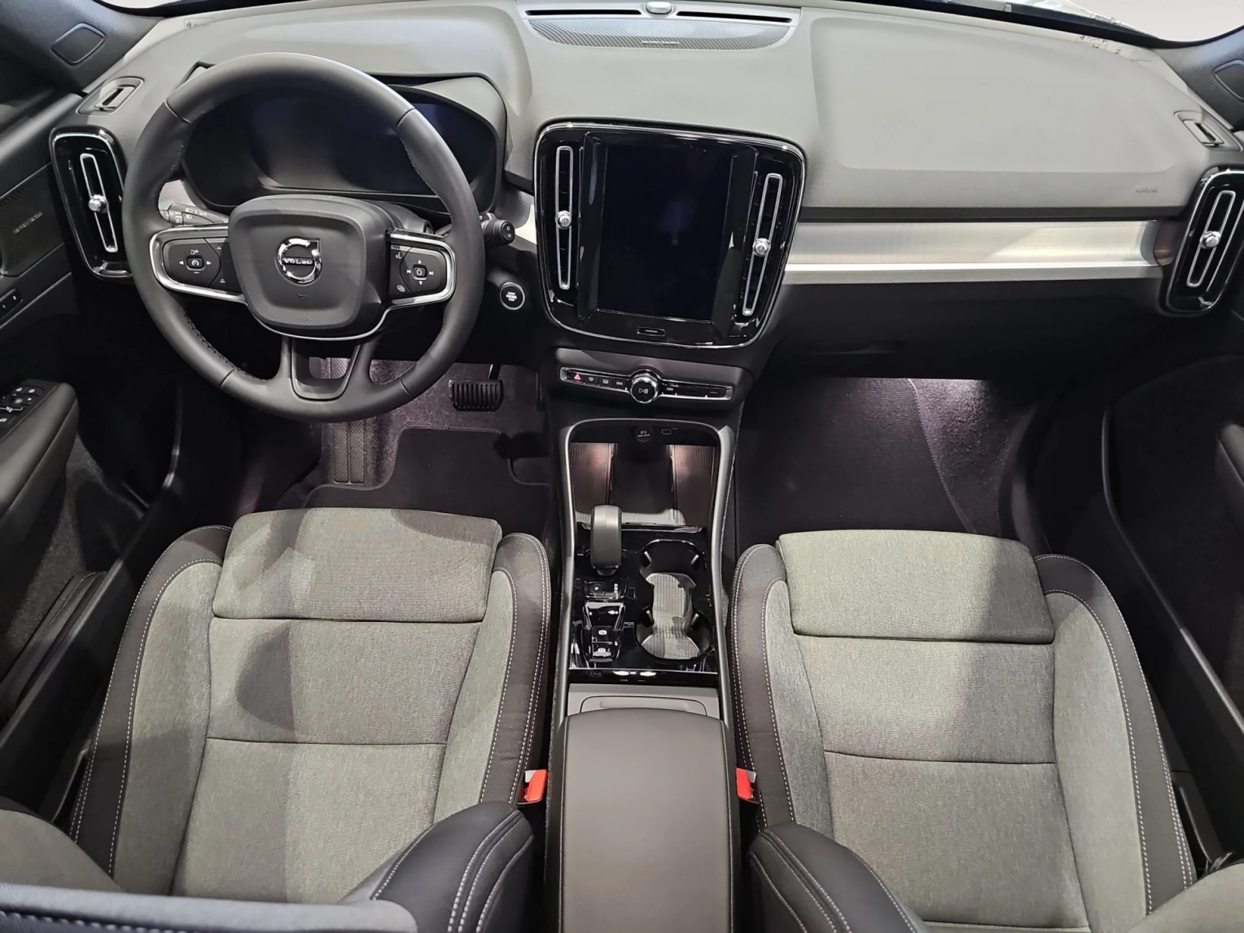 VOLVO XC40 2.0 B3 G PLUS DARK AUTO - Foto 4