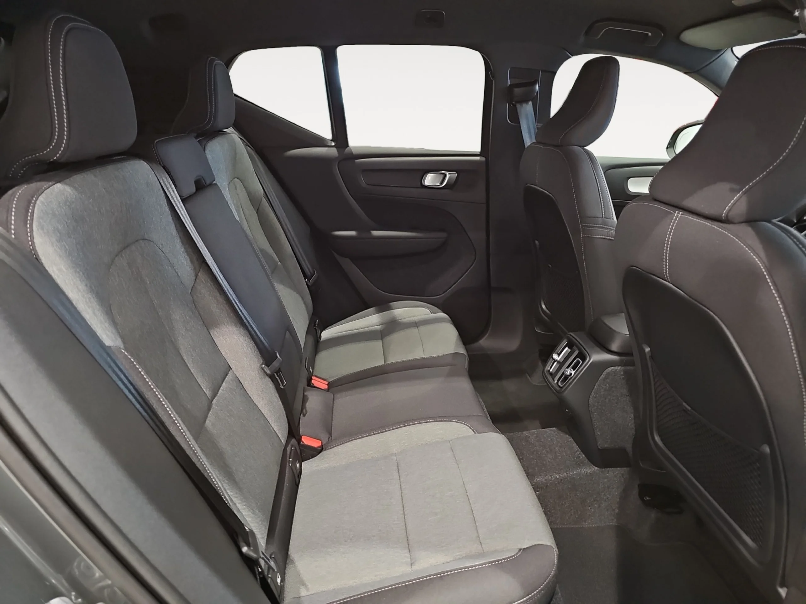 VOLVO XC40 2.0 B3 G PLUS DARK AUTO - Foto 6