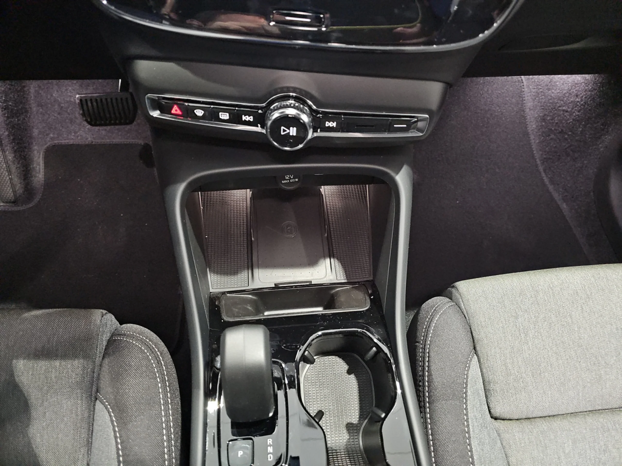 VOLVO XC40 2.0 B3 G PLUS DARK AUTO - Foto 11