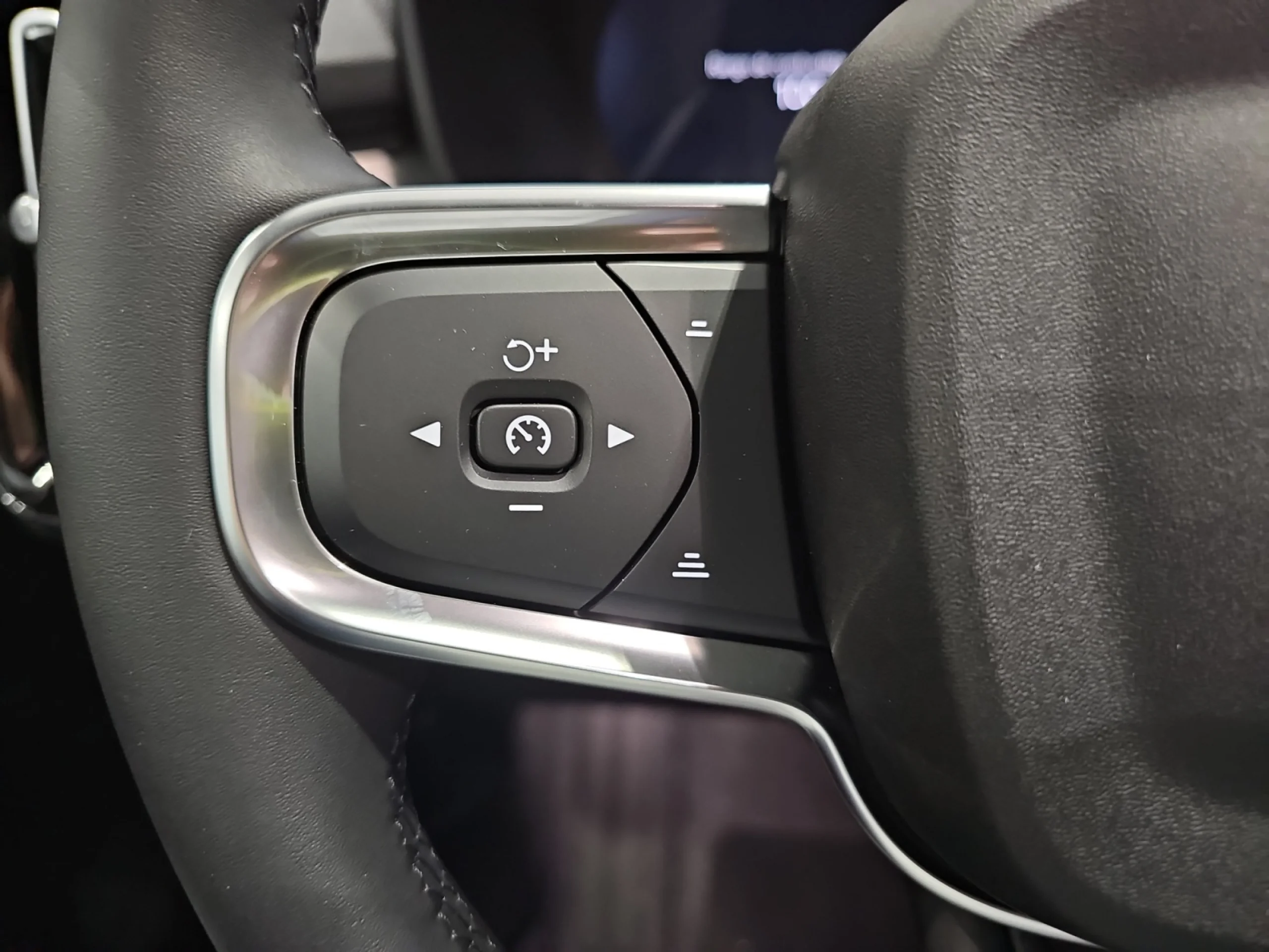VOLVO XC40 2.0 B3 G PLUS DARK AUTO - Foto 12
