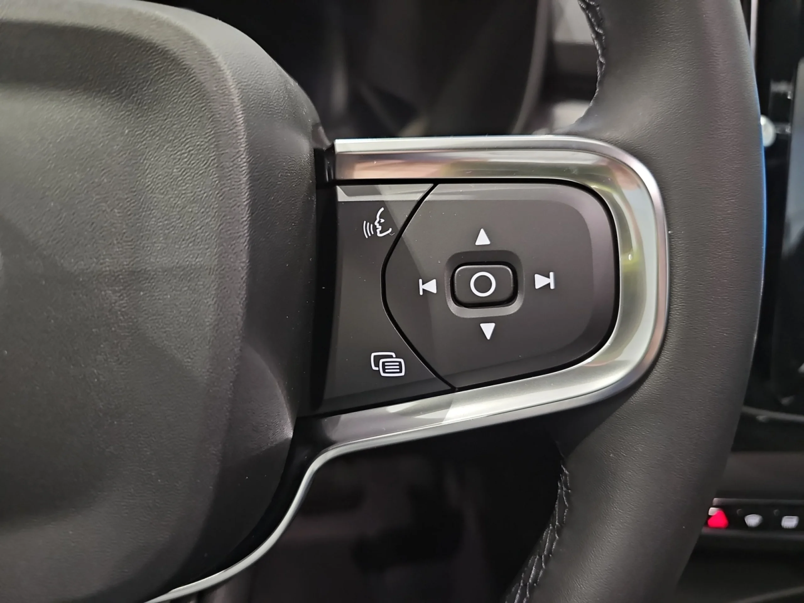 VOLVO XC40 2.0 B3 G PLUS DARK AUTO - Foto 13