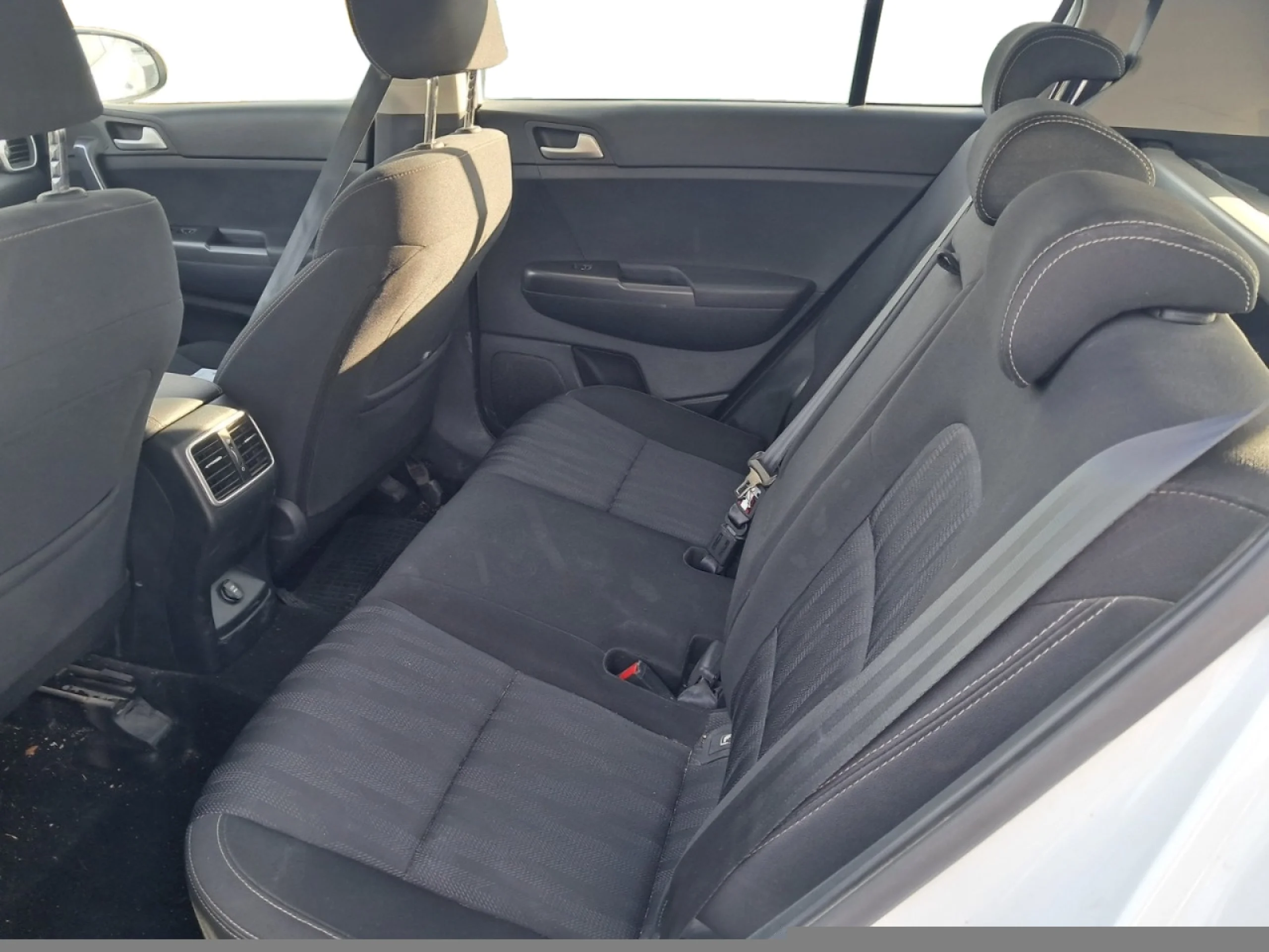 KIA SPORTAGE 1.6 MHEV BUSINESS 100KW (136CV) 4X2 - Foto 7