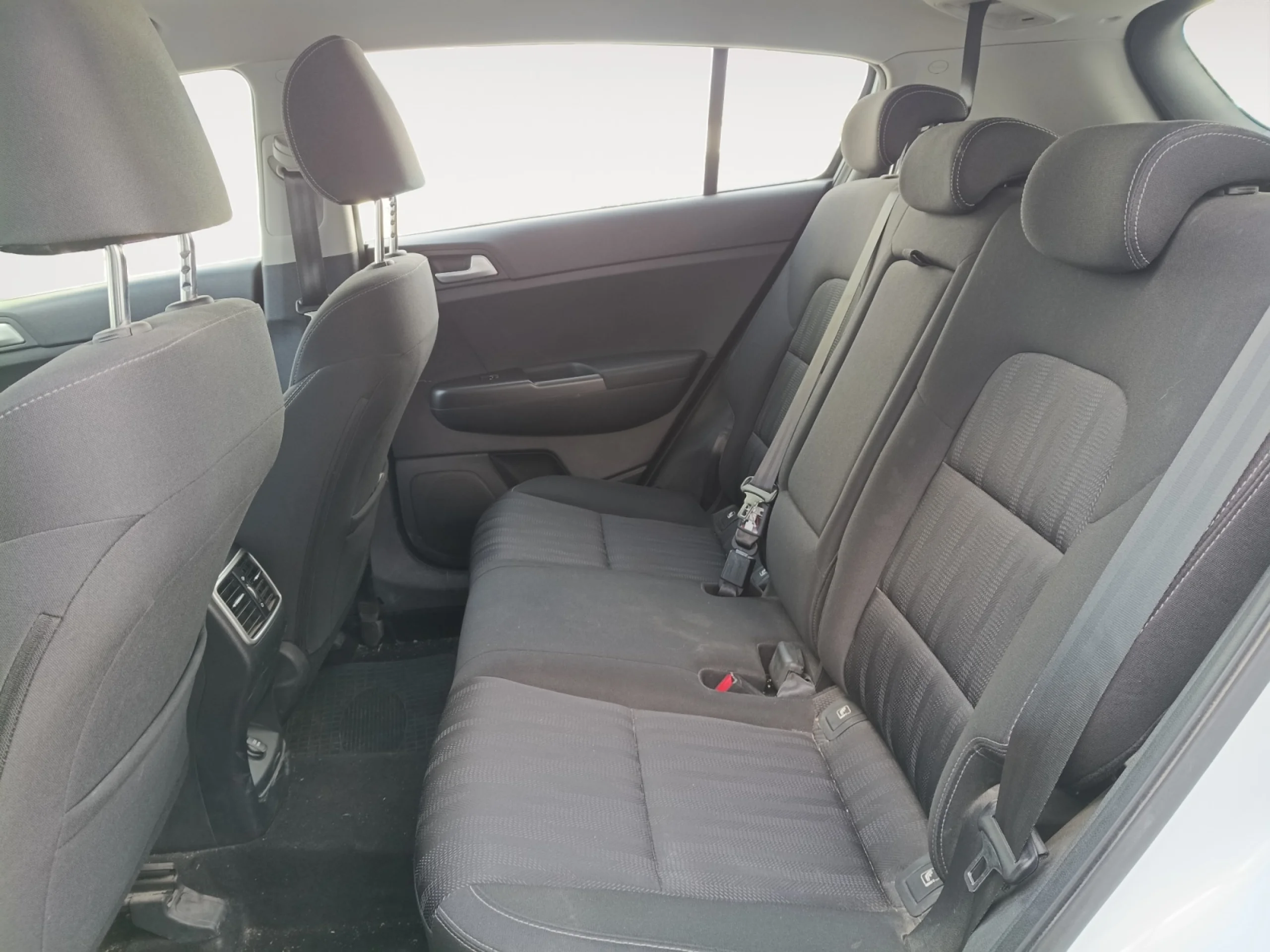 KIA SPORTAGE 1.6 MHEV BUSINESS 100KW (136CV) 4X2 - Foto 6