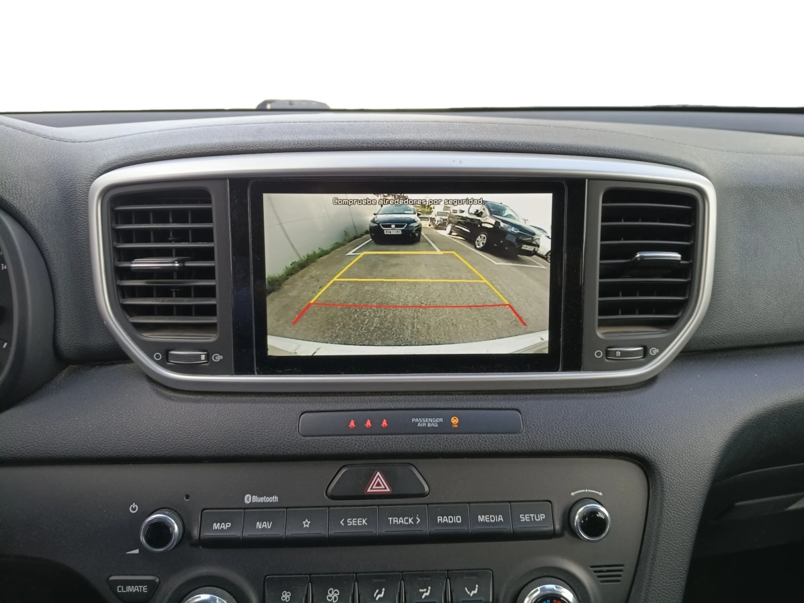 KIA SPORTAGE 1.6 MHEV BUSINESS 100KW (136CV) 4X2 - Foto 9