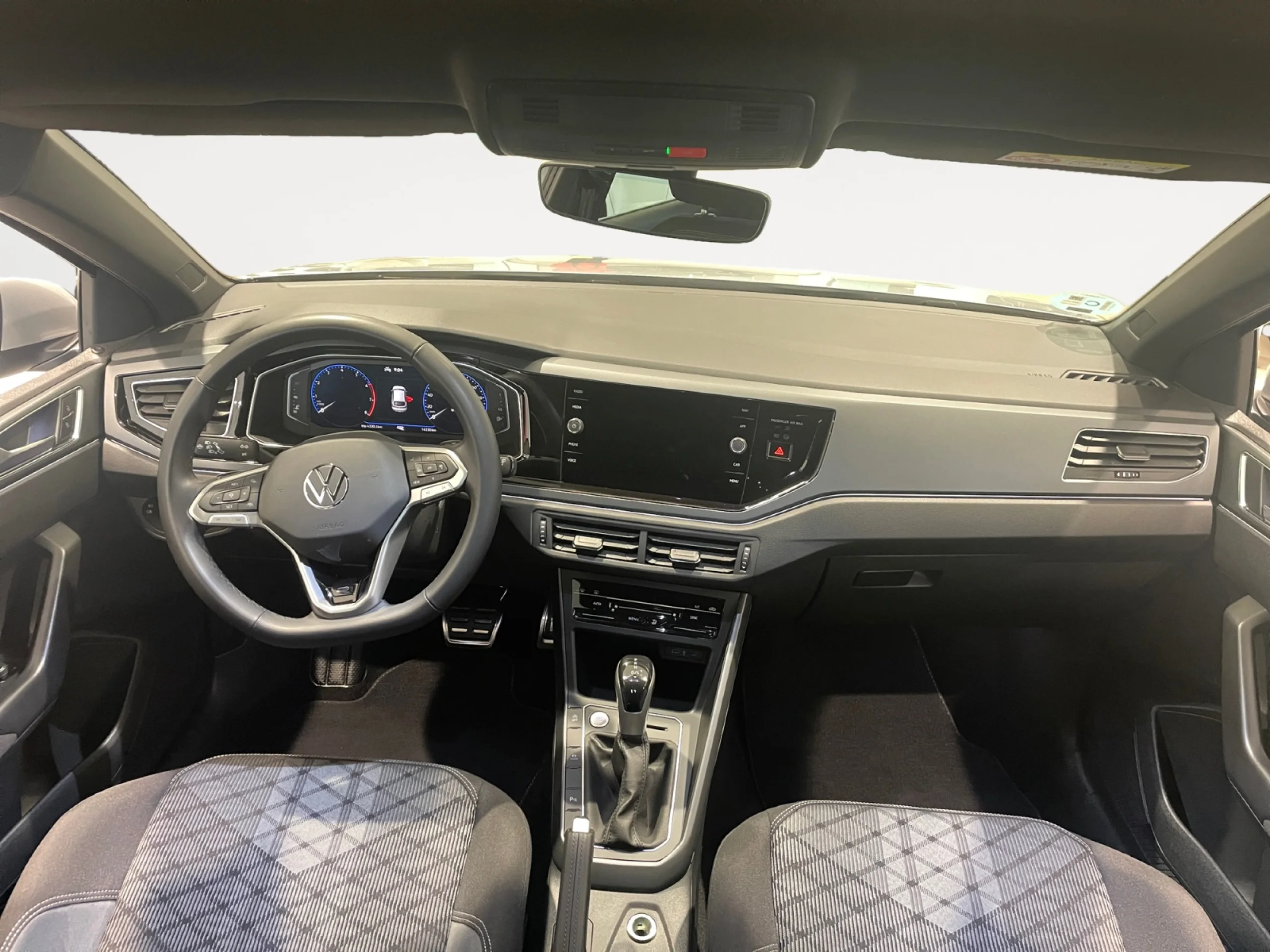 VOLKSWAGEN TAIGO TAIGO R LINE 1.0 TSI 85 KW (115 CV )  AUTOM TICO DSG 7 VEL. - Foto 4