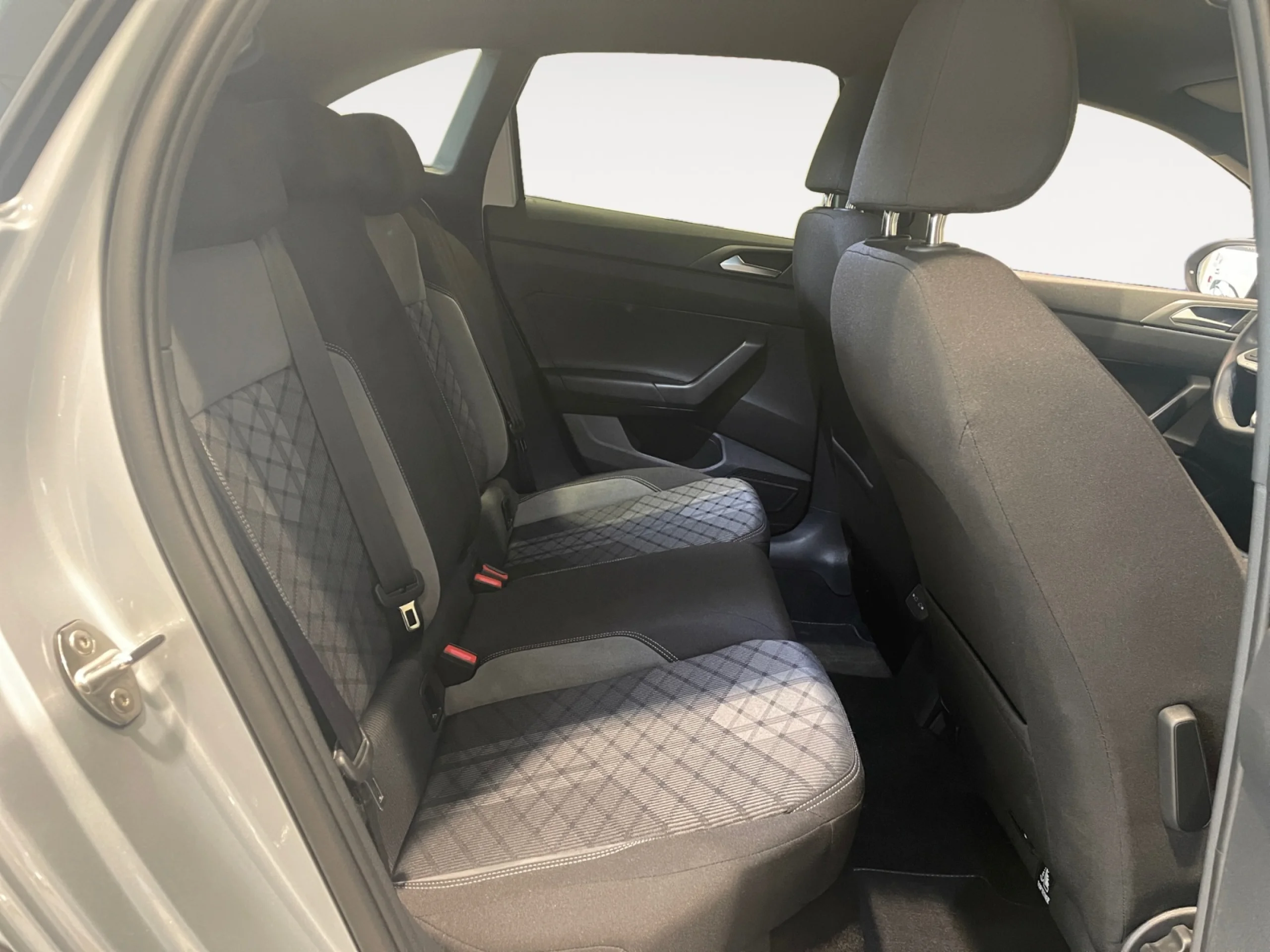 VOLKSWAGEN TAIGO TAIGO R LINE 1.0 TSI 85 KW (115 CV )  AUTOM TICO DSG 7 VEL. - Foto 6