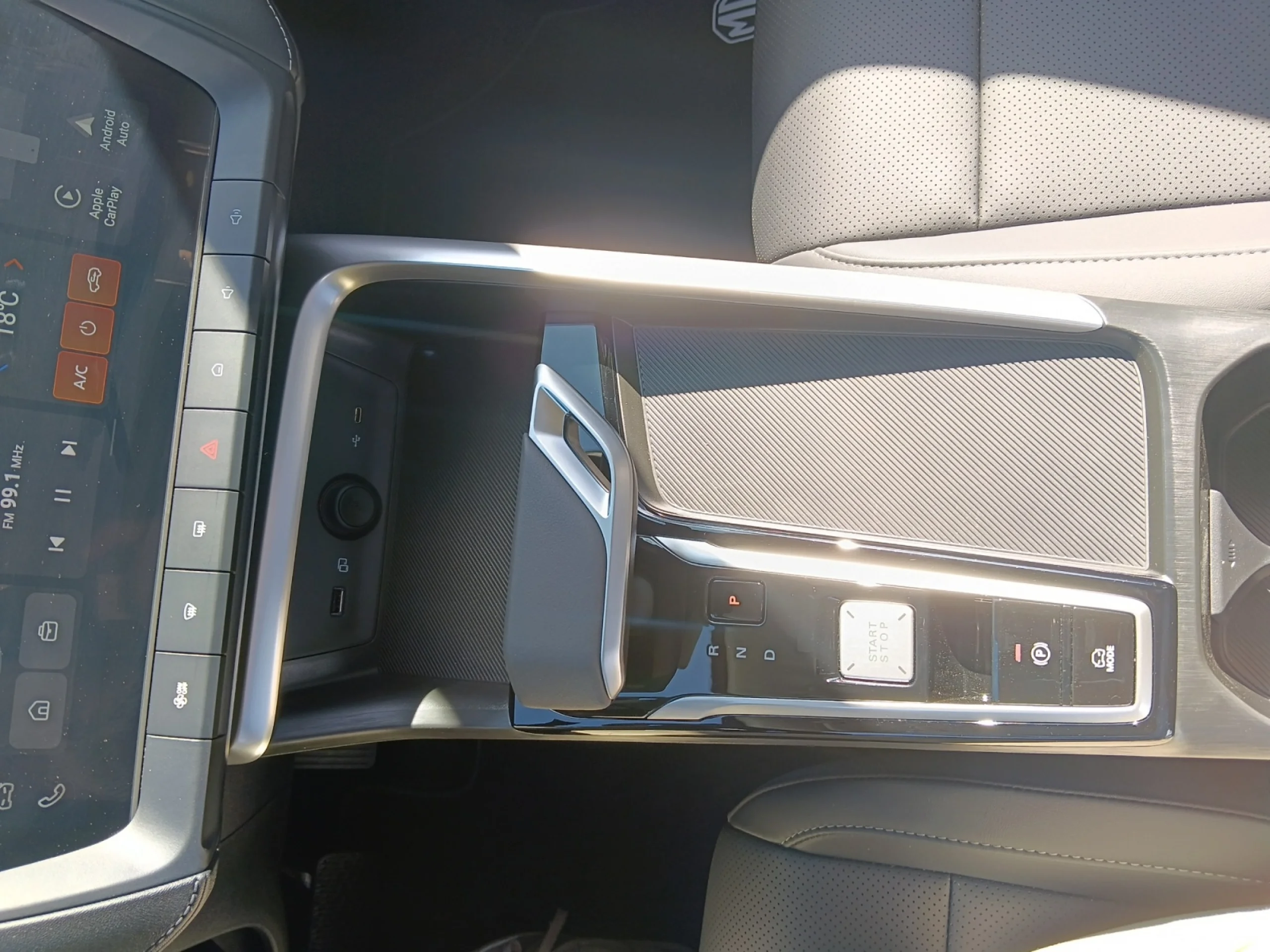 MG Zs 1.5 LUXURY - Foto 11