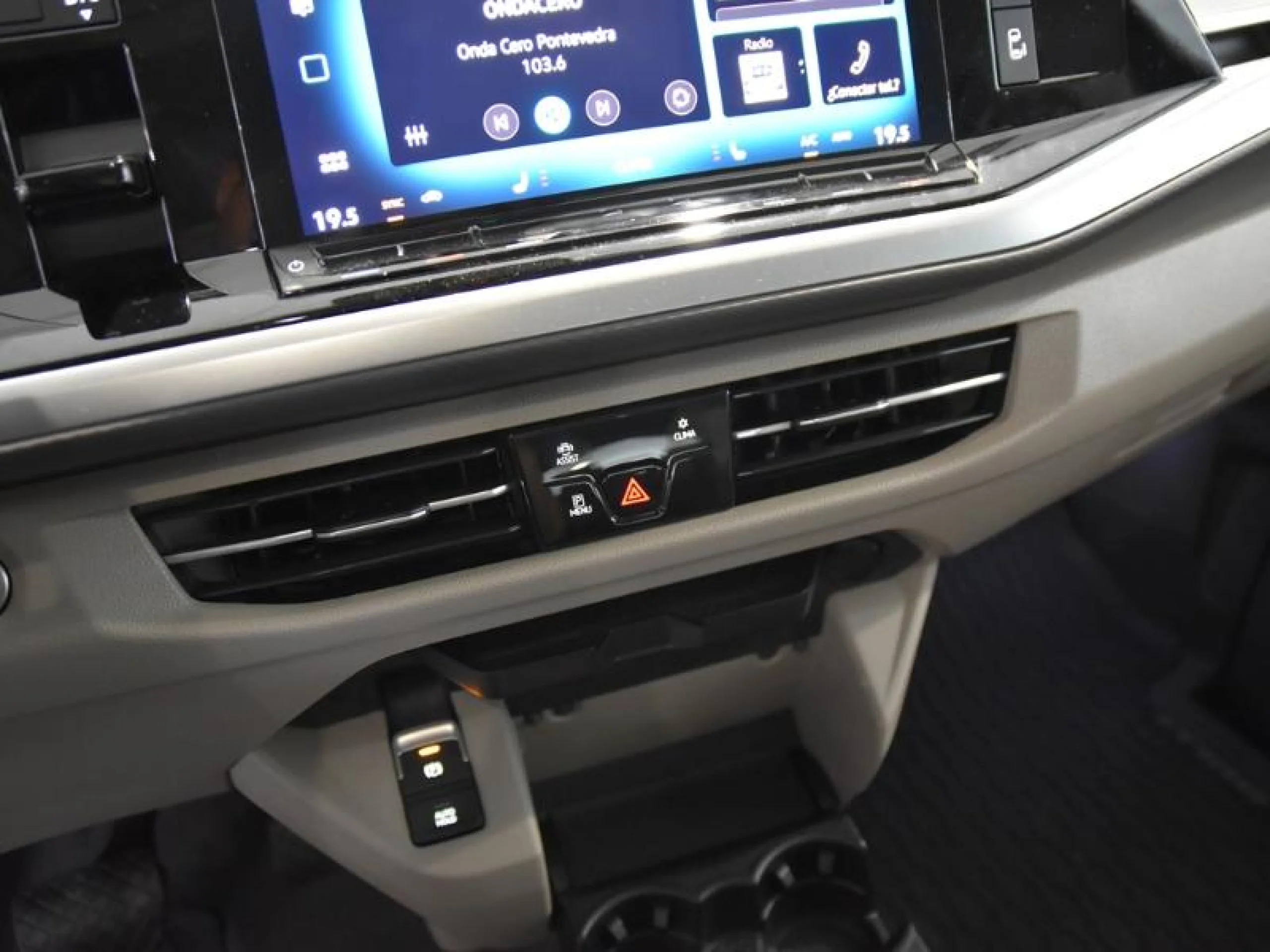 VOLKSWAGEN Multivan LIFE 2.0 TDI 110KW (150CV) DSG B.CORTA - Foto 14